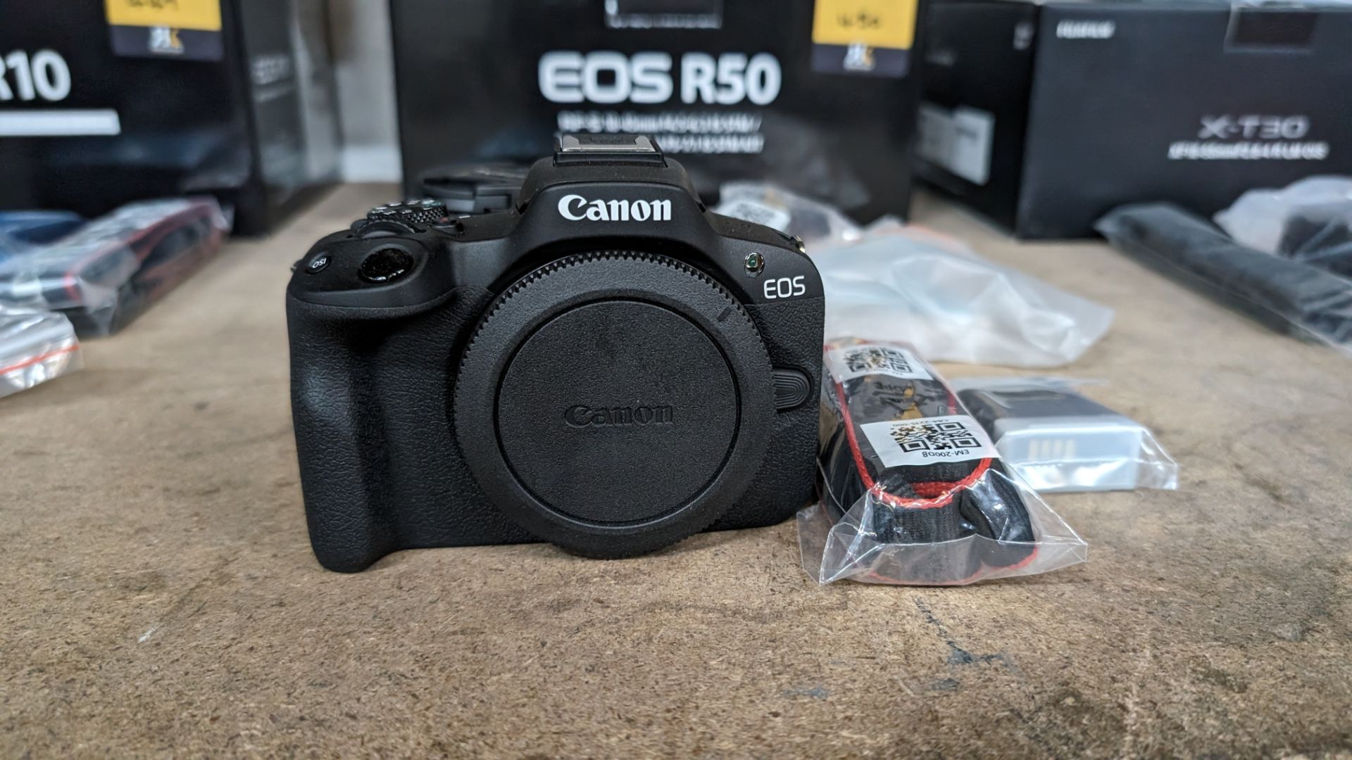 Canon EOS R50 camera, including 18-45mm lens, plus strap, battery, charger and more - Image 4 of 14
