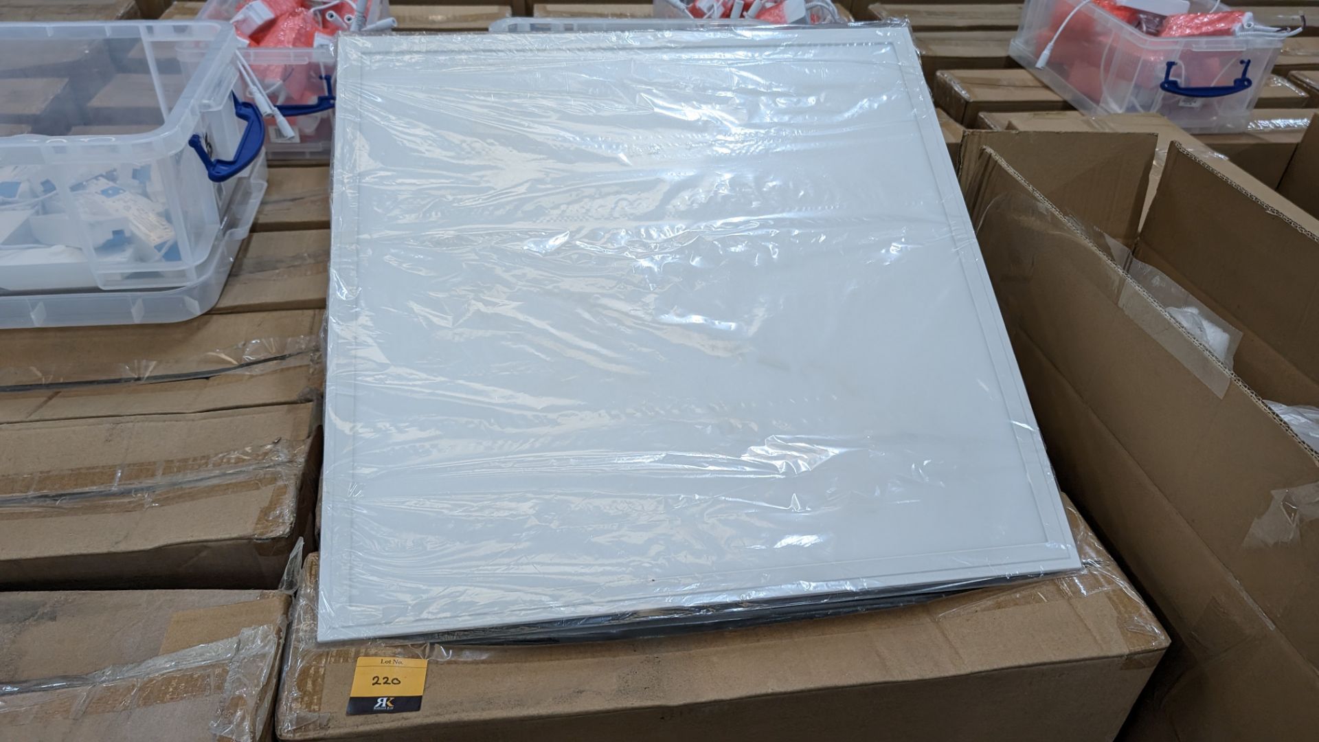 20 off 595mm x 595mm 32/36w 5500k 4320 lumens cold white LED lighting panels. This lot comprises 5 - Bild 3 aus 7