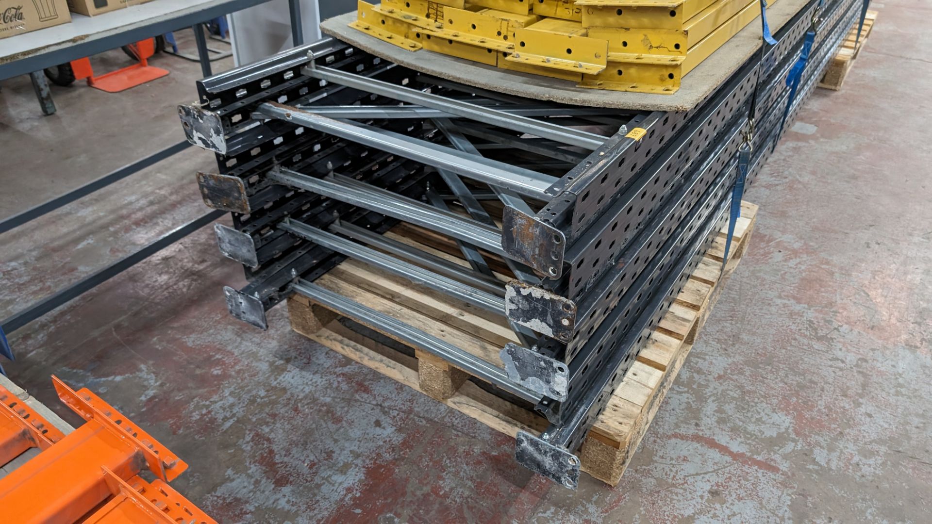 Quantity of pallet racking comprising 8 off uprights each measuring 4,500mm tall and 900mm wide, plu - Bild 4 aus 10
