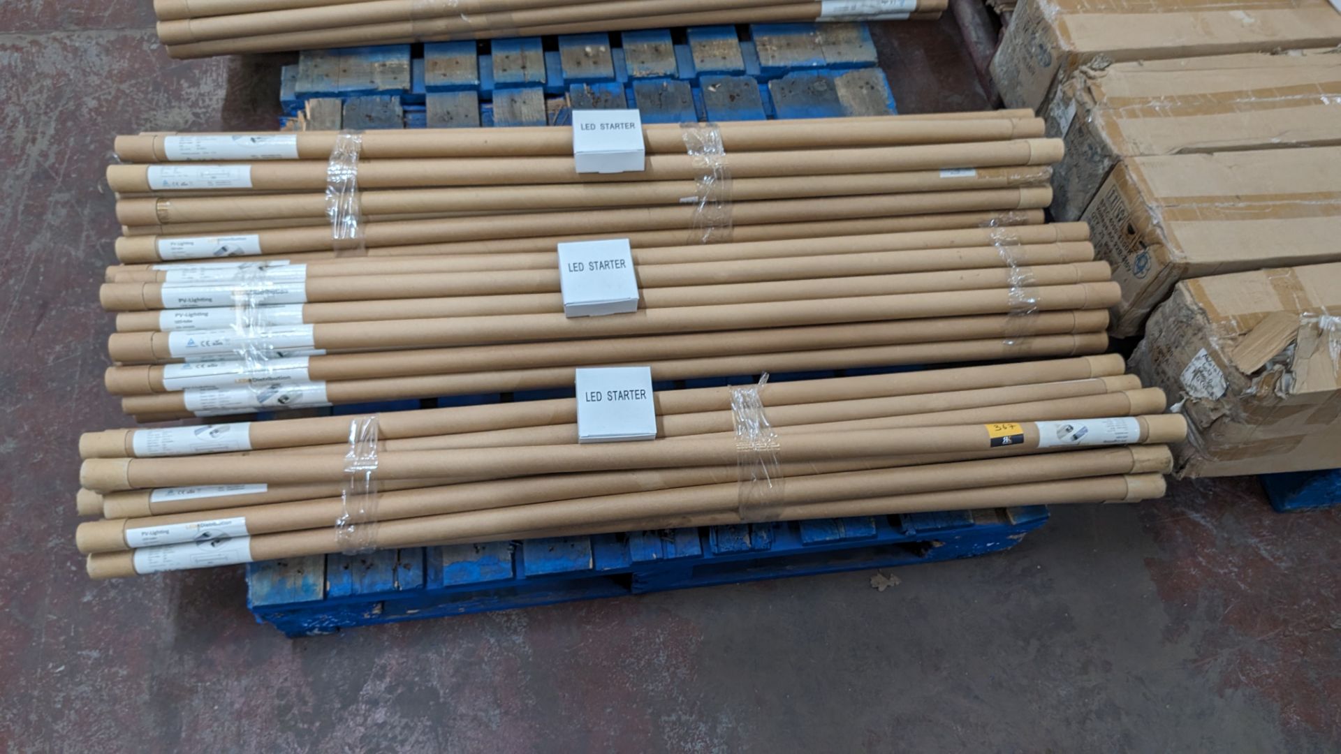 The contents of a pallet of 1500mm 30w 3600 lumens LED lighting tubes, 50,000 hours. Approximately - Bild 3 aus 7