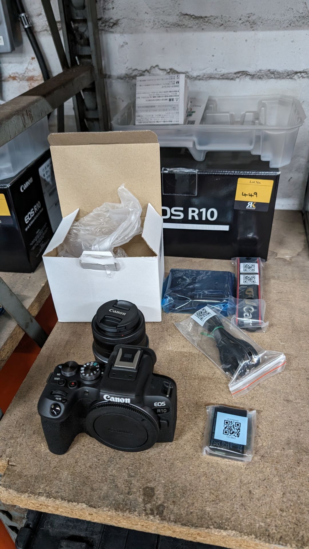 Canon EOS R10 camera kit, including 18-45mm lens, plus strap, battery, charger, cable and more - Image 2 of 14