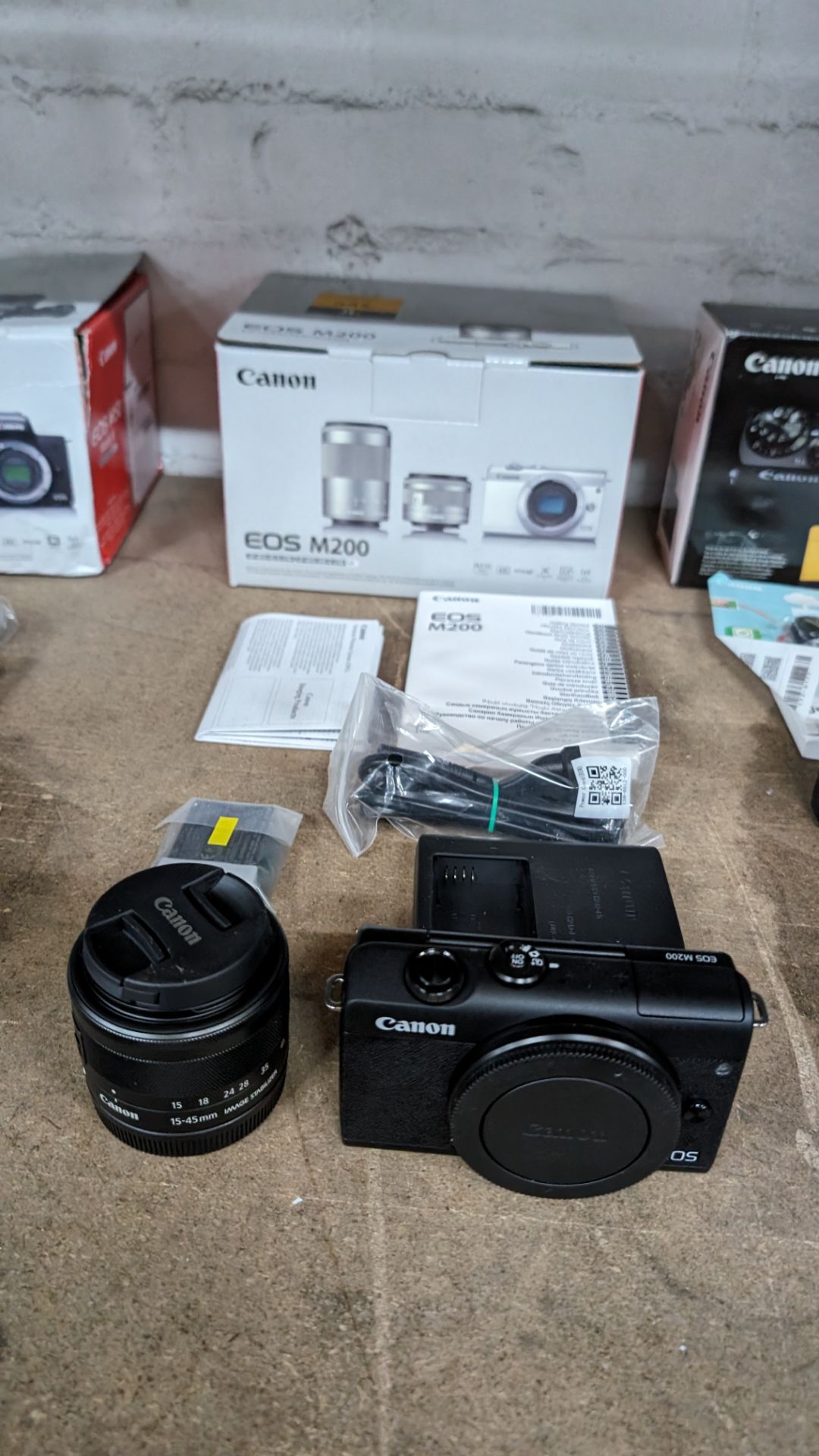 Canon EOS M200 camera kit, including 15-45mm image stabilizer lens, plus battery and charger - Image 2 of 12