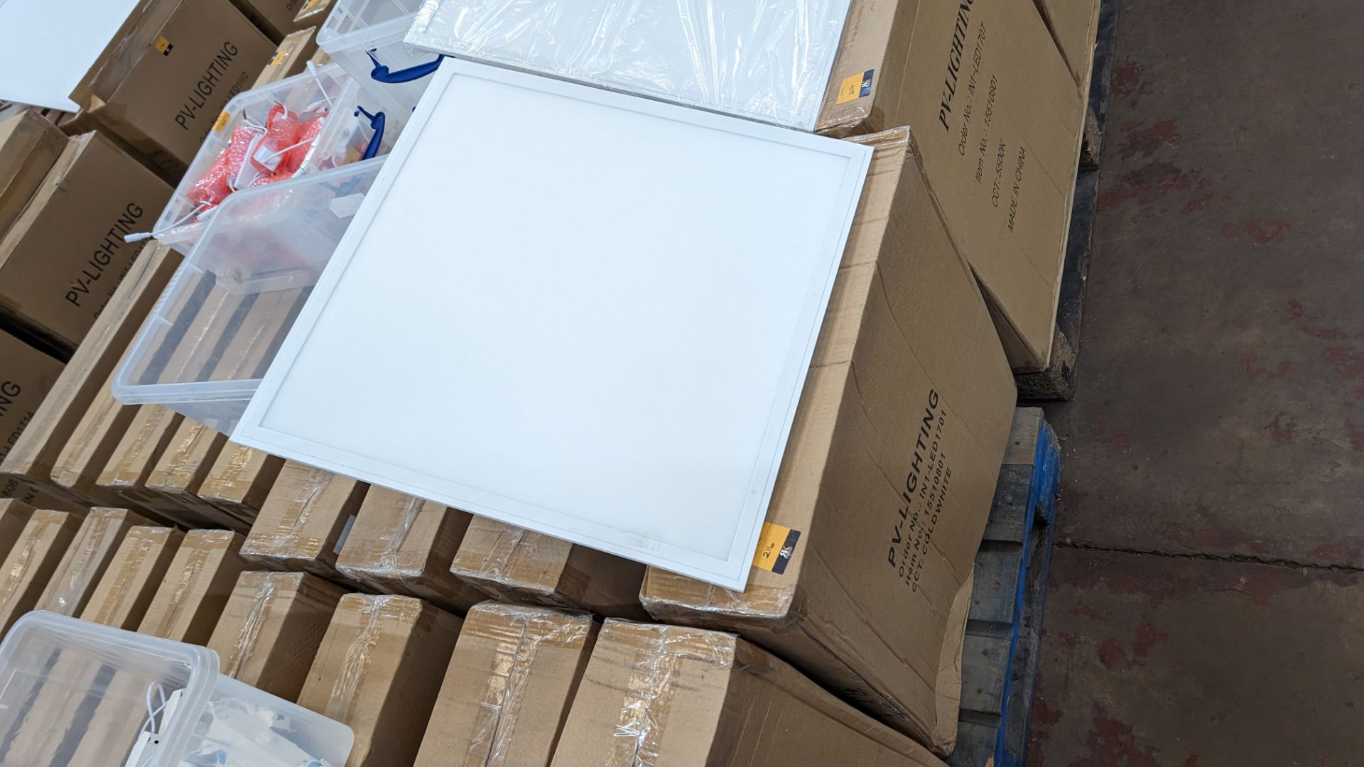 16 off 600mm x 600mm 36w 6000k 4320 lumens cold white LED lighting panels. 36w drivers. This lot c - Bild 3 aus 12