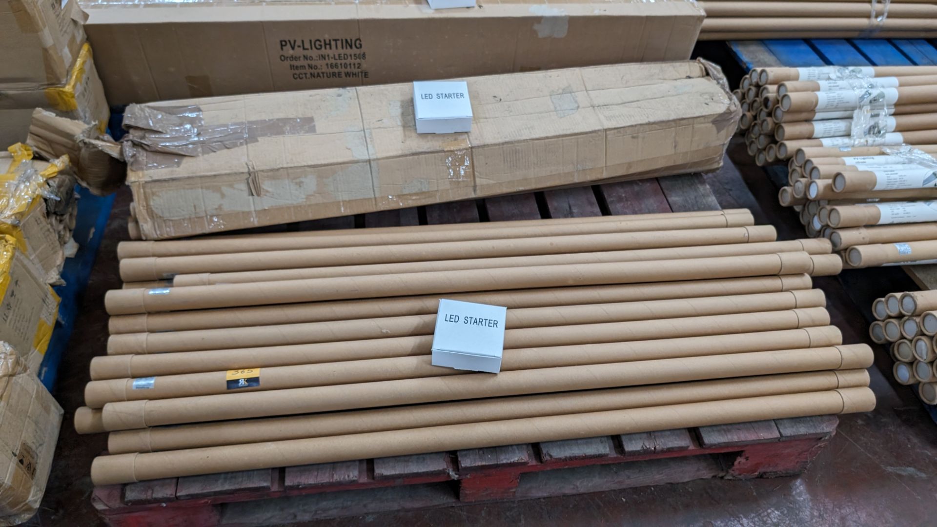 The contents of a pallet of T8 1200mm 20w 2000 lumens LED lighting tubes, approximately 44 pieces in - Image 2 of 5