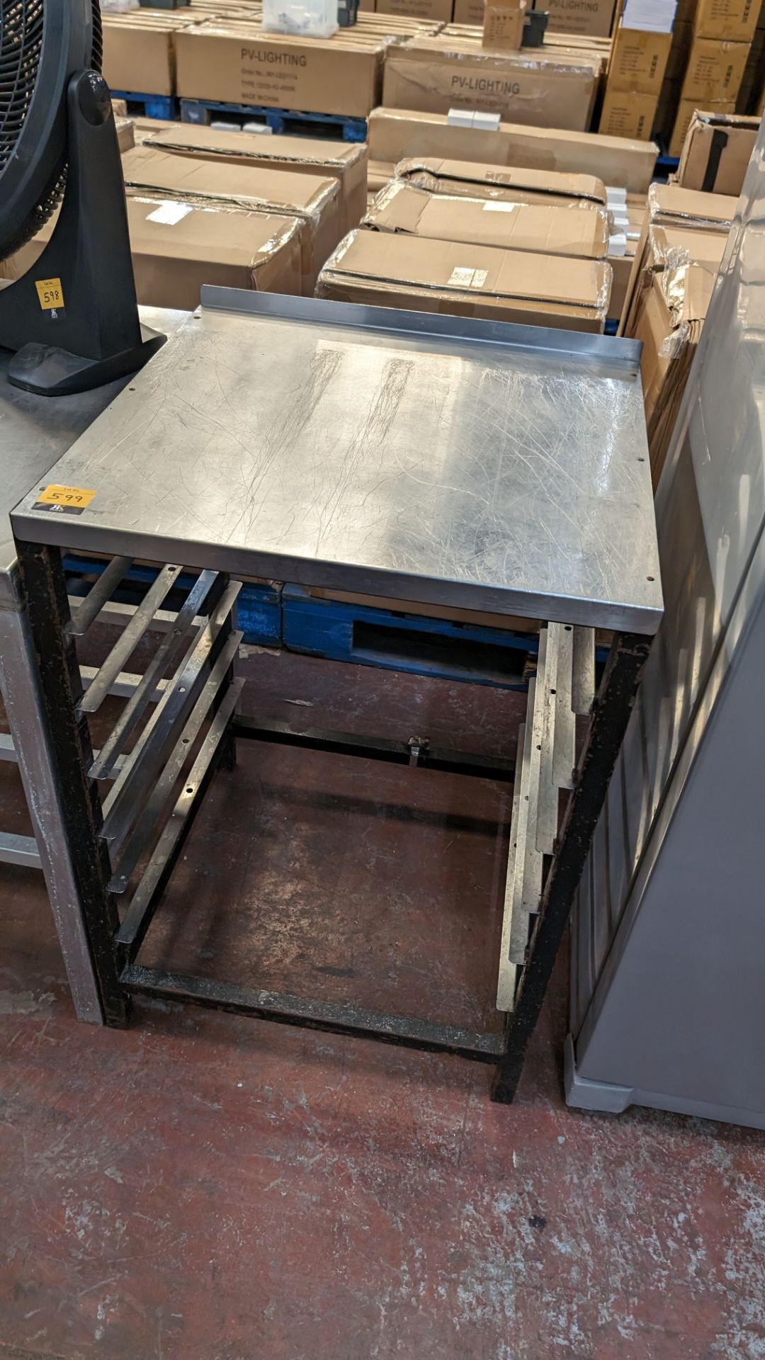 Stainless steel table with capacity for holding trays below, assumed to be for use for commercial di - Bild 4 aus 4