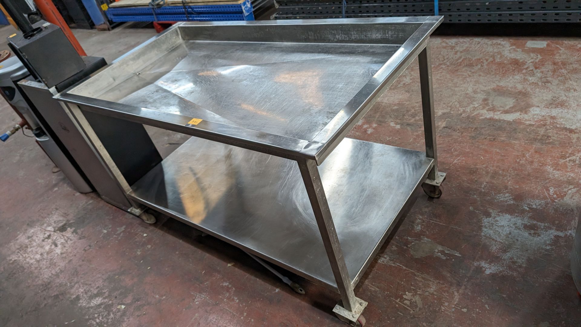 Stainless steel mobile draining table. Understood to have been bought in 2018. Dimensions approxim - Image 5 of 5