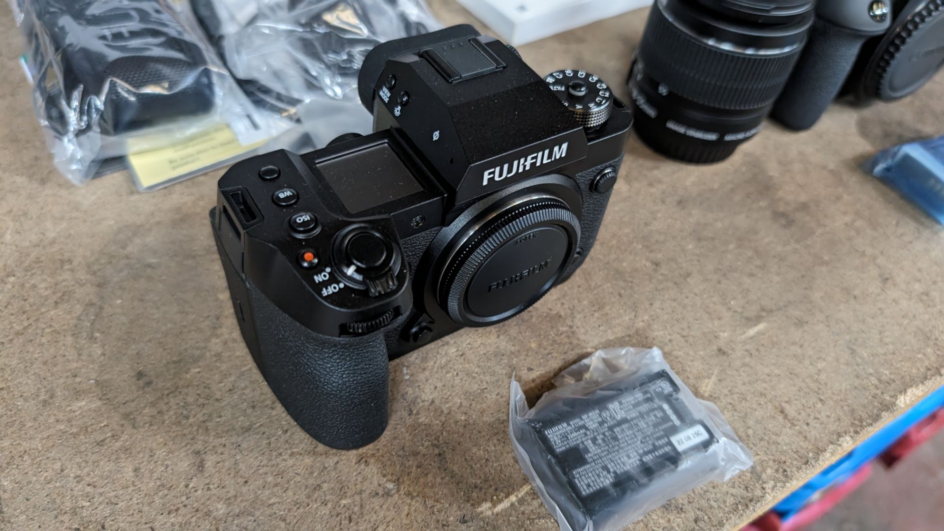 Fujifilm X-H2 camera, including battery, strap, cable and more. NB: no lens - Bild 5 aus 12