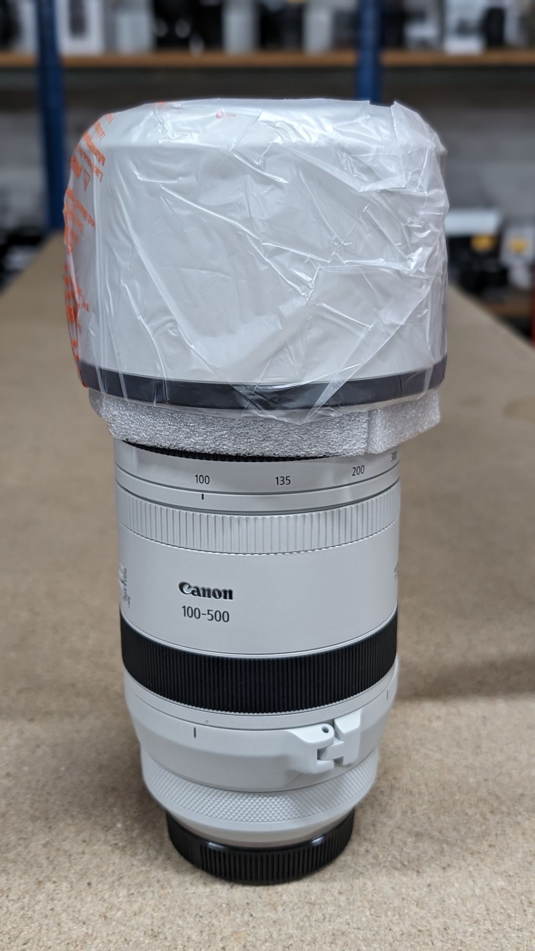 Canon RF 100-500mm lens, f4.5/7.1 L IS USM, including soft carry case and strap - Image 28 of 28