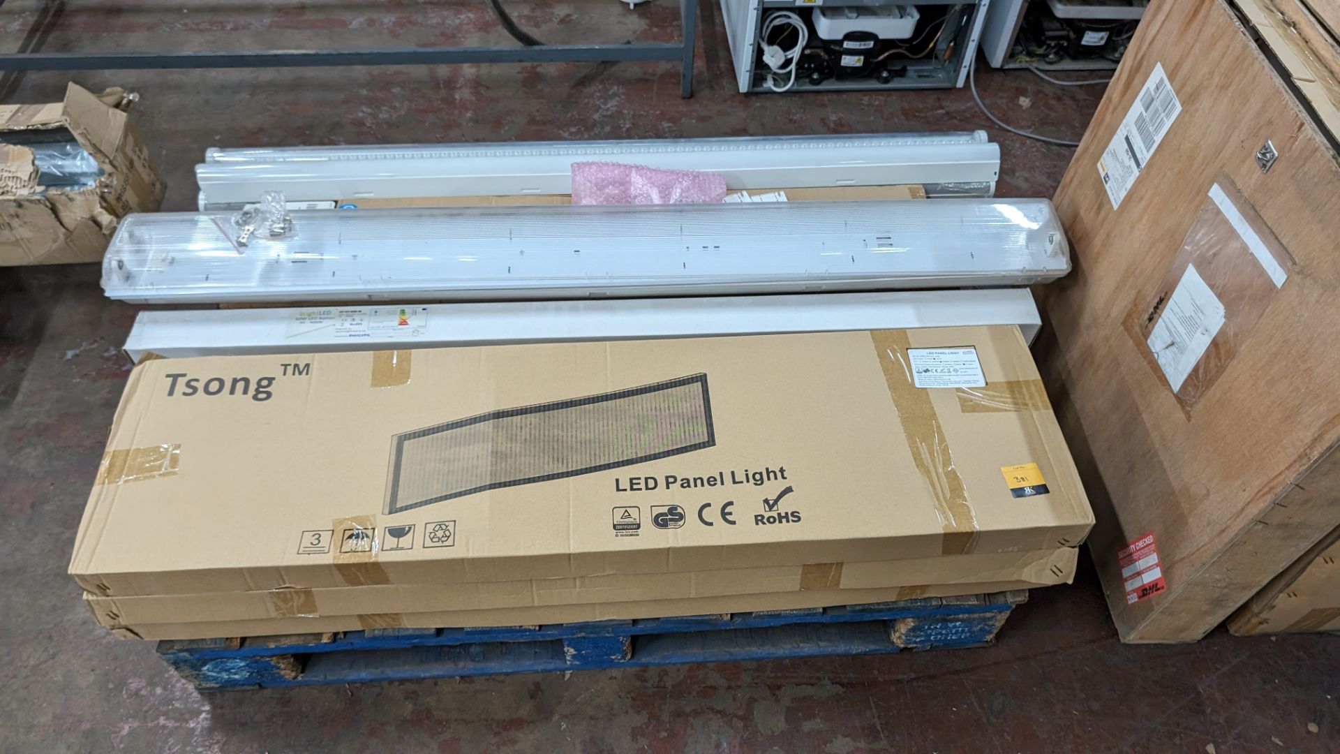 Quantity of assorted lighting comprising the contents of a pallet of panel lights and batten fitting - Image 5 of 17