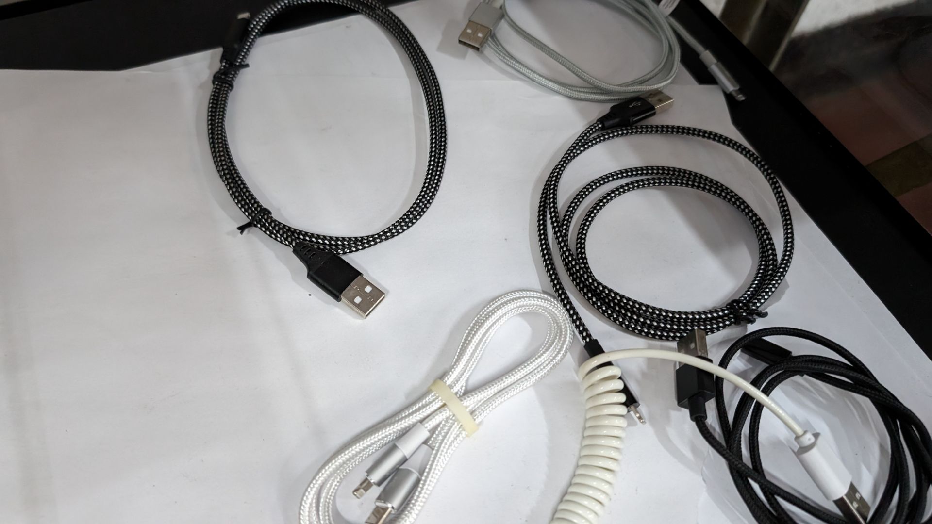 7 off assorted USB to lightning cables - Image 5 of 7