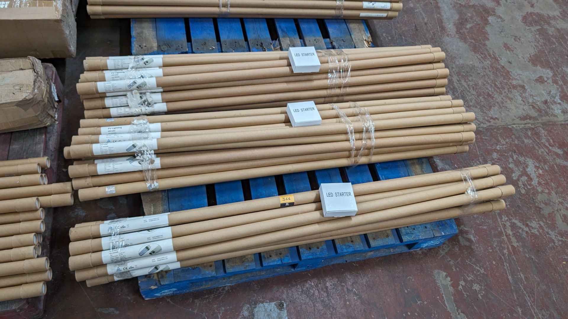The contents of a pallet of 1500mm 30w 3600 lumens LED lighting tubes, 50,000 hours. Approximately - Image 2 of 6