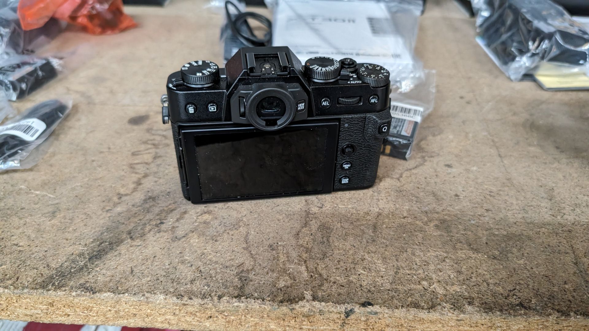 Fujifilm X-T30 II camera, including battery, cables, strap and more. NB: no lens - Bild 9 aus 13