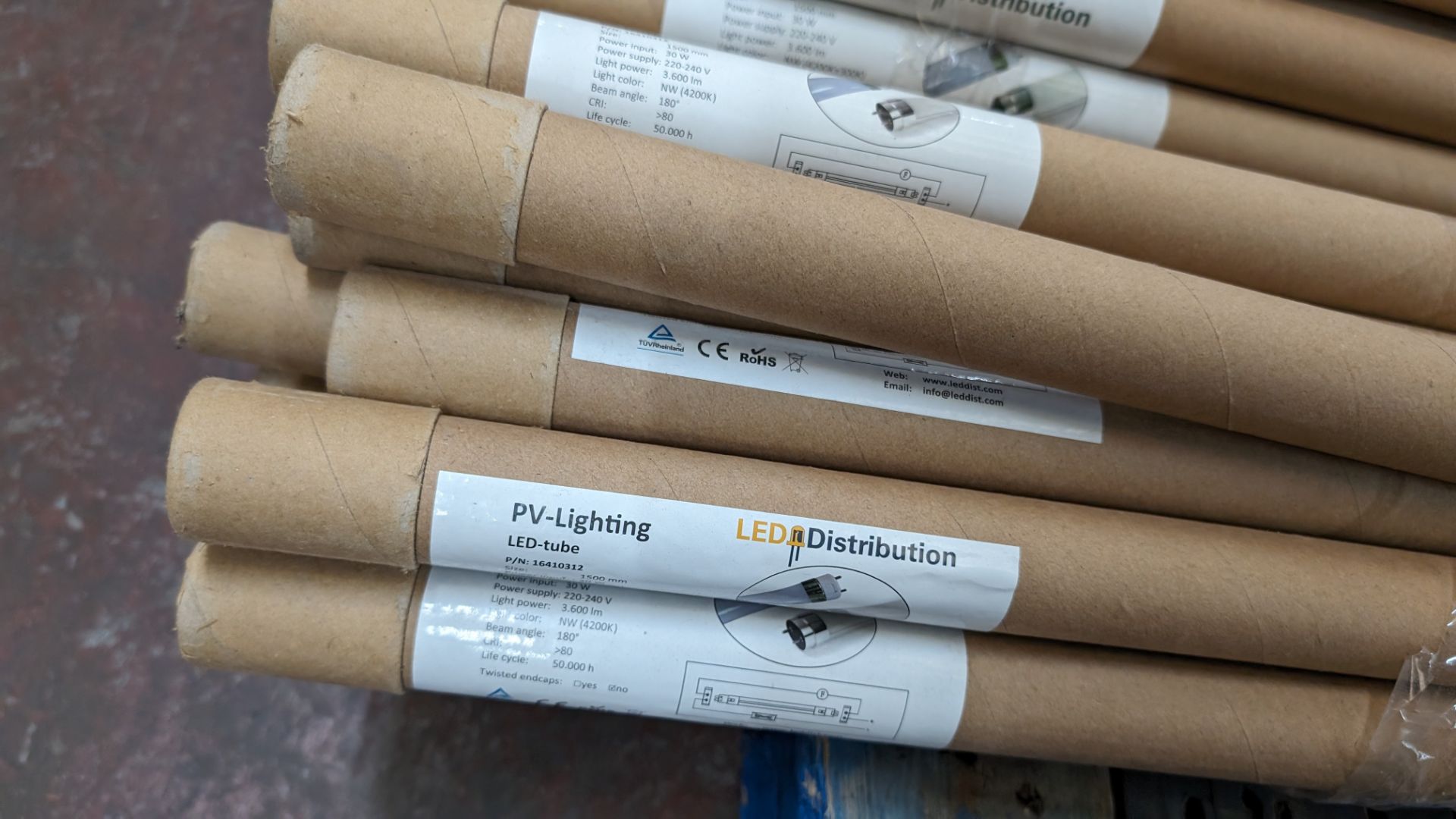 The contents of a pallet of 1500mm 30w 3600 lumens LED lighting tubes, 50,000 hours. Approximately - Image 4 of 7