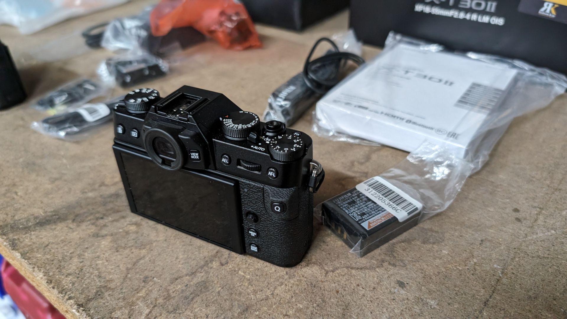 Fujifilm X-T30 II camera, including battery, cables, strap and more. NB: no lens - Bild 11 aus 13