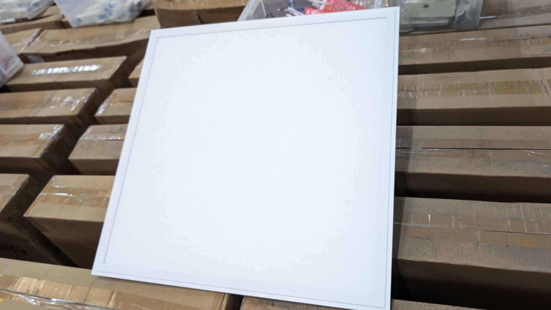 40 off Elegance Premium Eco 595mm x 595mm LED lighting panels. 4000k. 28/36w input power. 36w dri - Bild 5 aus 14