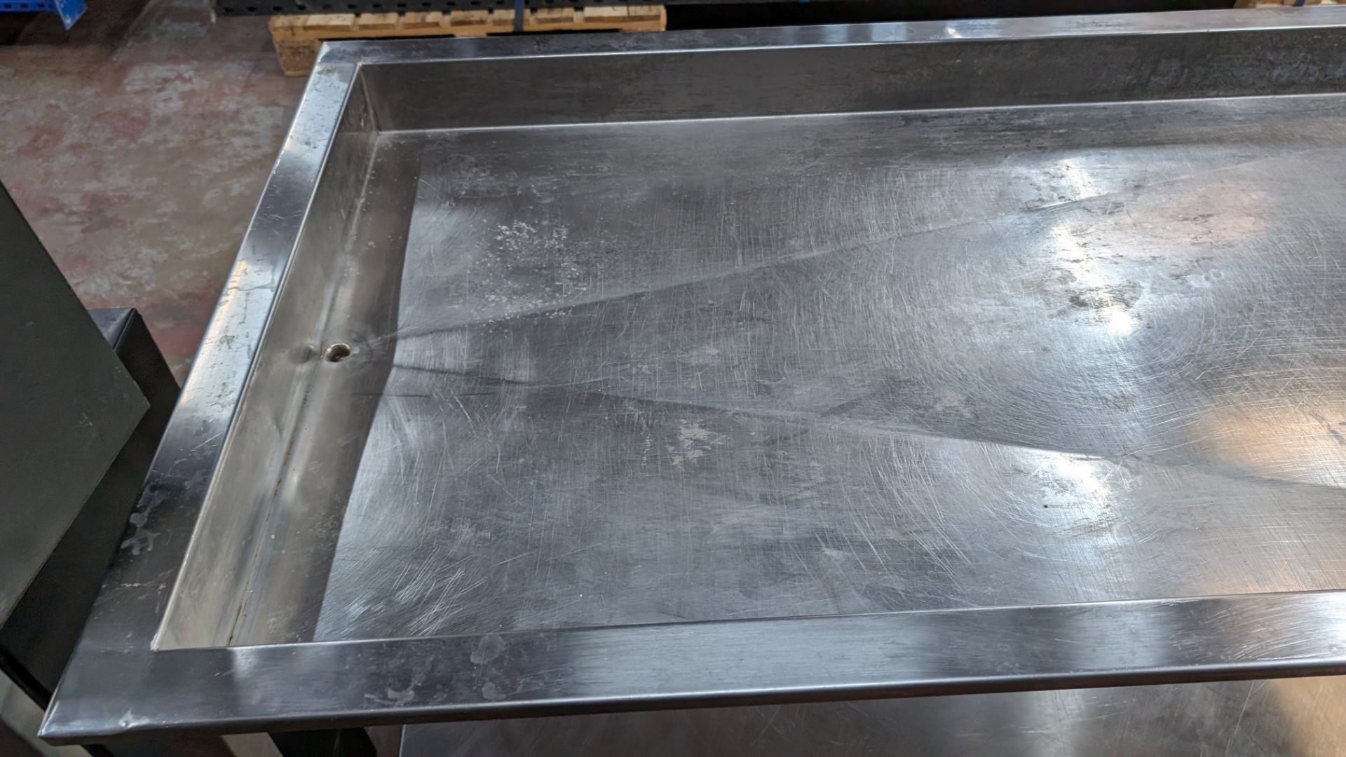 Stainless steel mobile draining table. Understood to have been bought in 2018. Dimensions approxim - Bild 3 aus 5