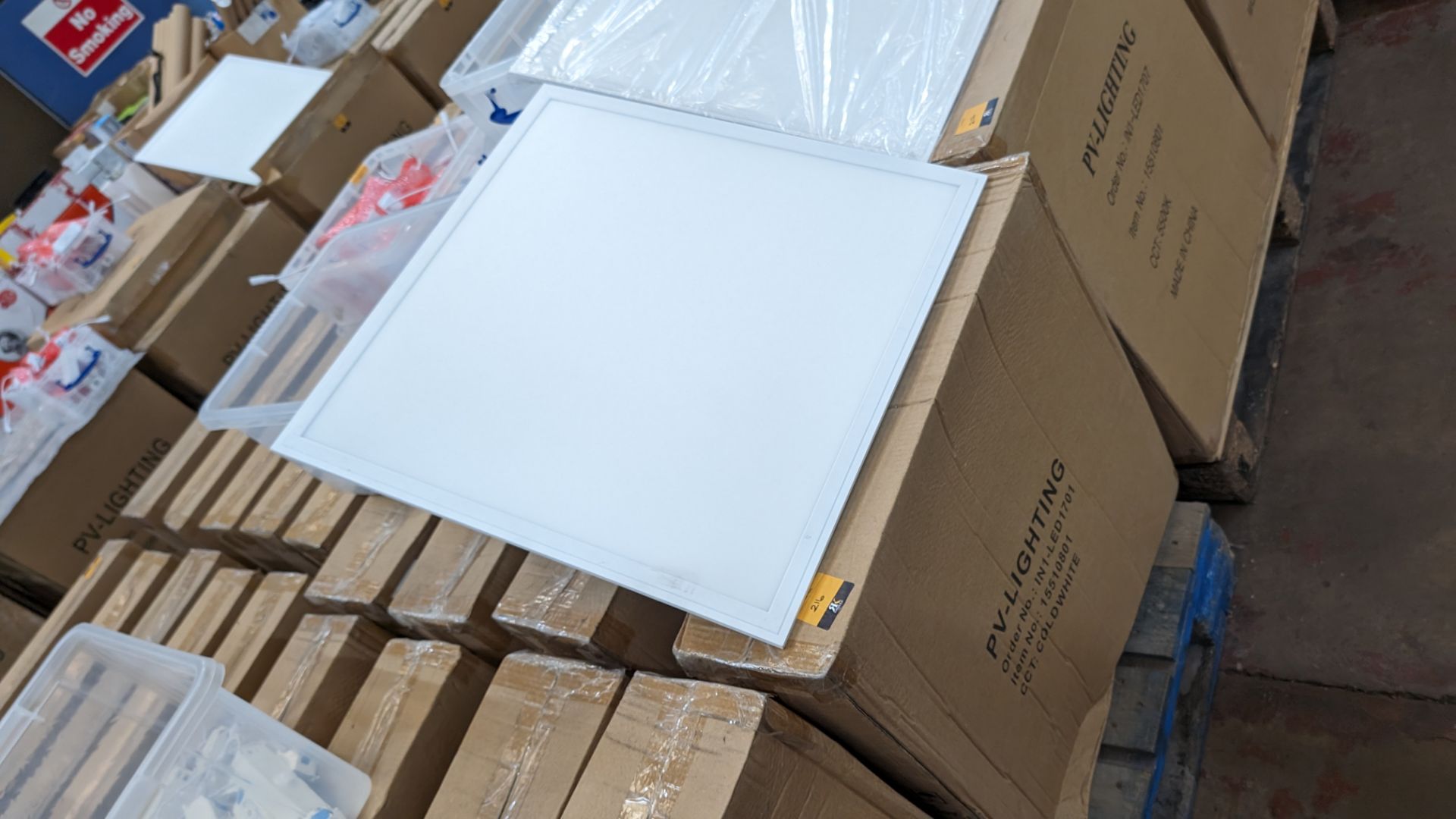 16 off 600mm x 600mm 36w 6000k 4320 lumens cold white LED lighting panels. 36w drivers. This lot c - Bild 2 aus 12