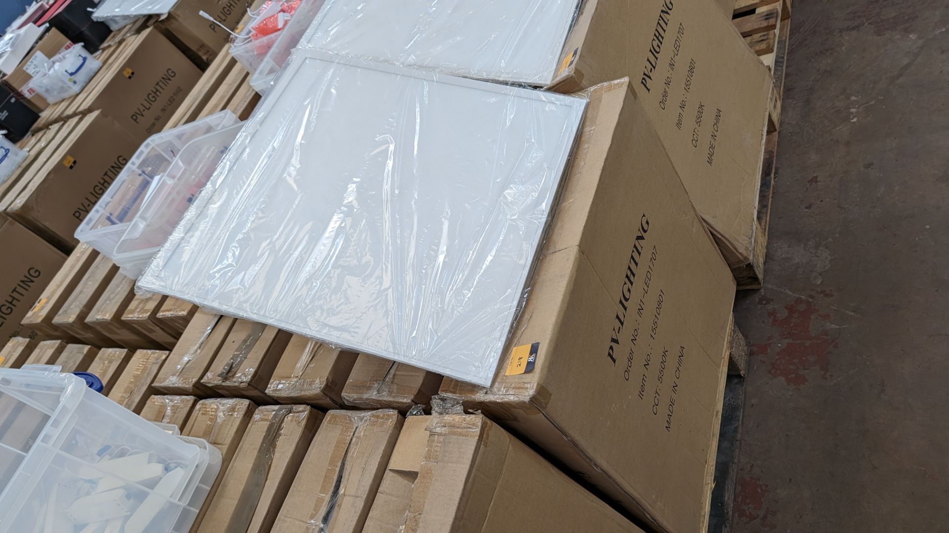 20 off 595mm x 595mm 32/36w 5500k 4320 lumens cold white LED lighting panels. This lot comprises 5