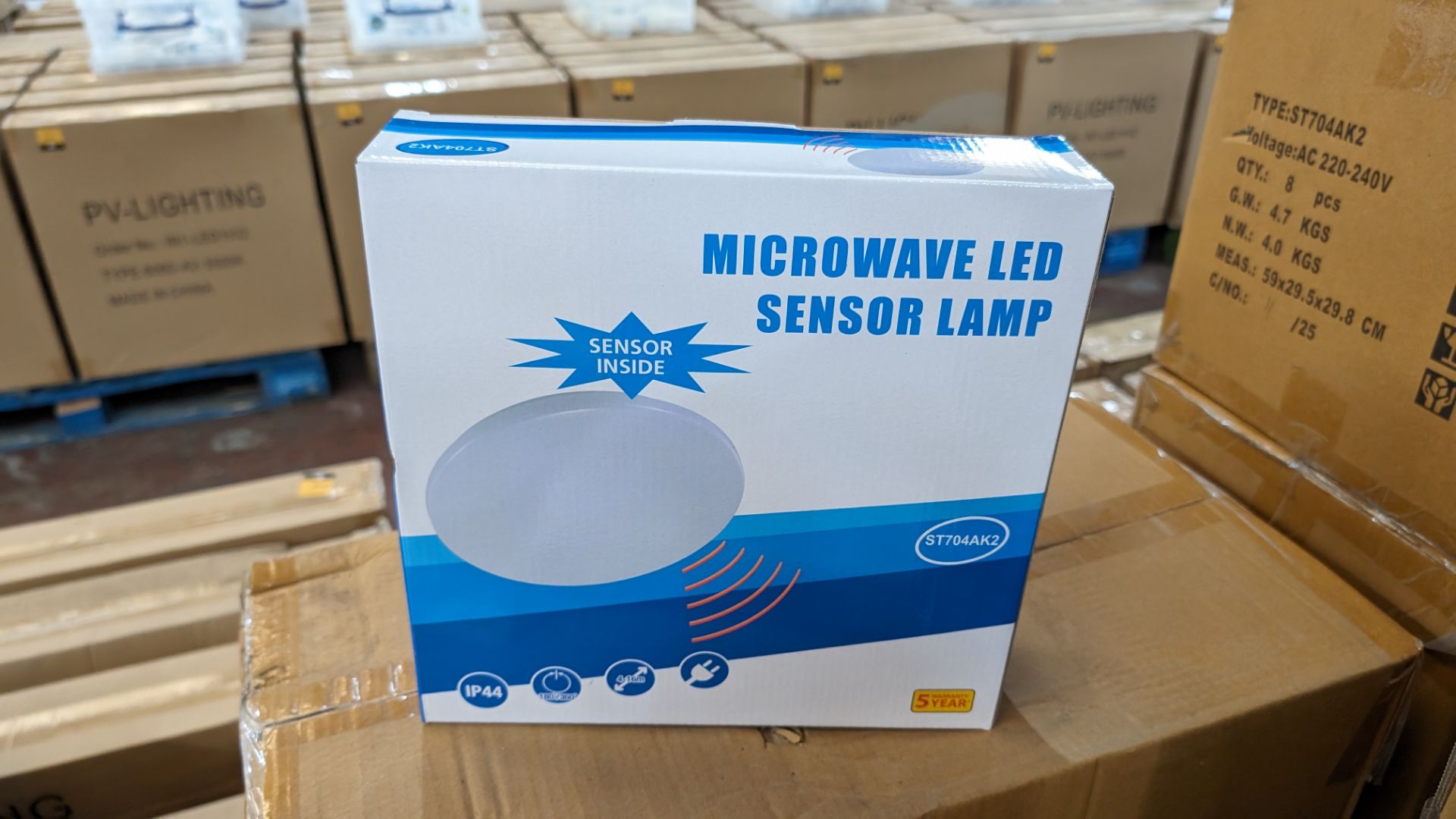 24 off microwave LED sensor lamps. IP44. 12w rated load (one stack) - Bild 3 aus 5