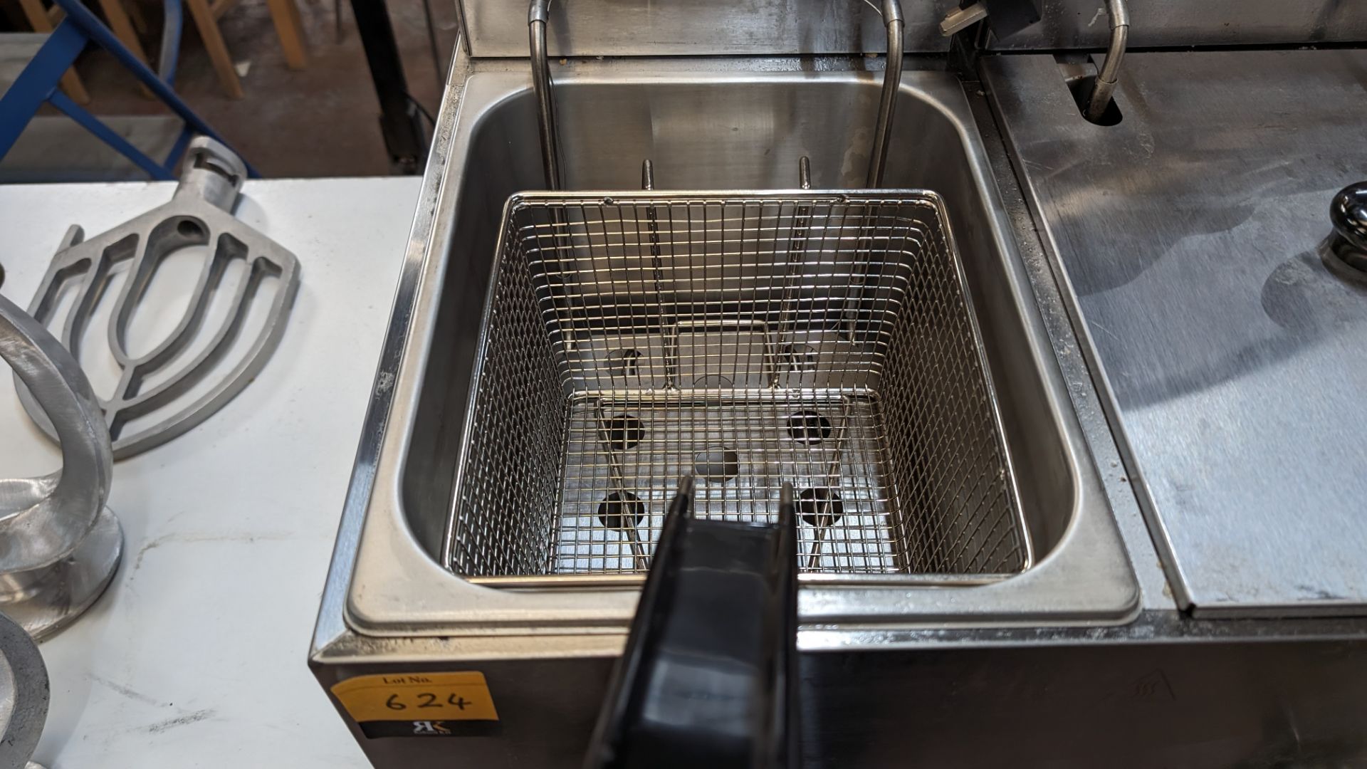 Buffalo benchtop twin tank deep fat fryer - Image 6 of 9