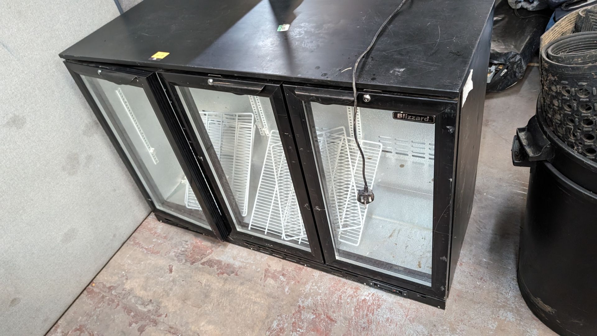 Blizzard black back bar/bottle fridge with three clear doors - Image 3 of 7