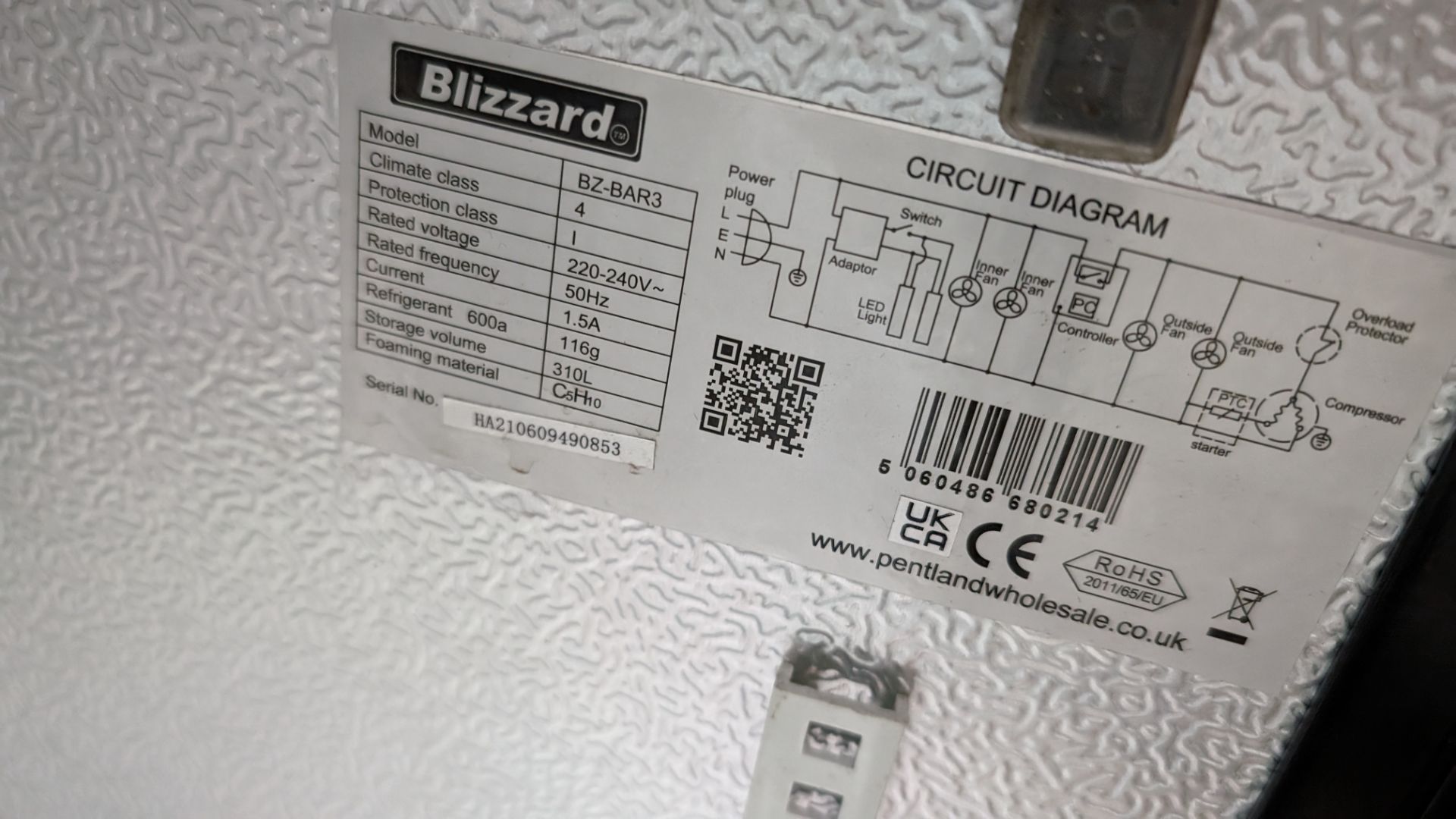 Blizzard black back bar/bottle fridge with three clear doors - Image 7 of 7