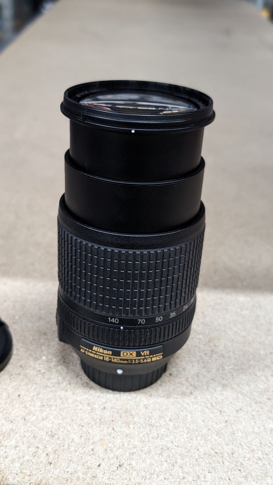 Nikon Nikkor lens AF-S DX Nikkor 18-140mm 1:3.5-5.6G ED VR - Bild 2 aus 13
