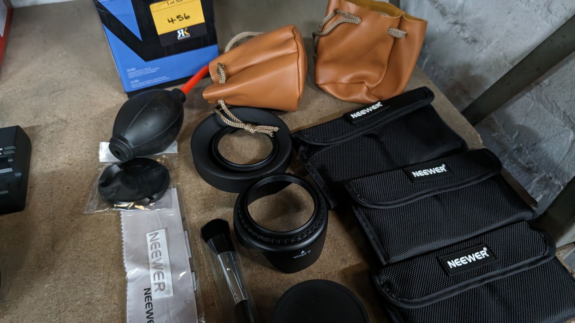 Neewer 58mm filter and accessory kit, including wide variety of items (as pictured) - Image 6 of 8