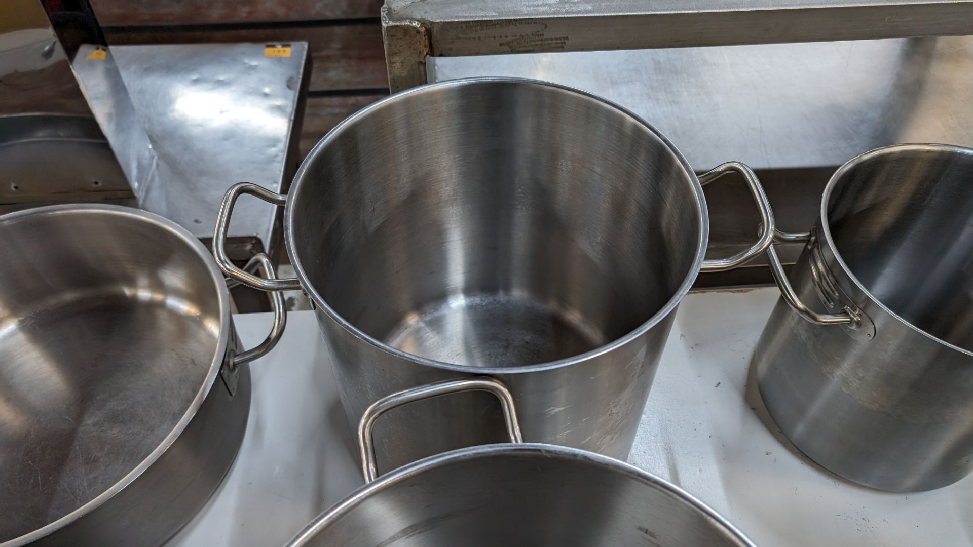 7 assorted large stock pots and similar - Image 6 of 9