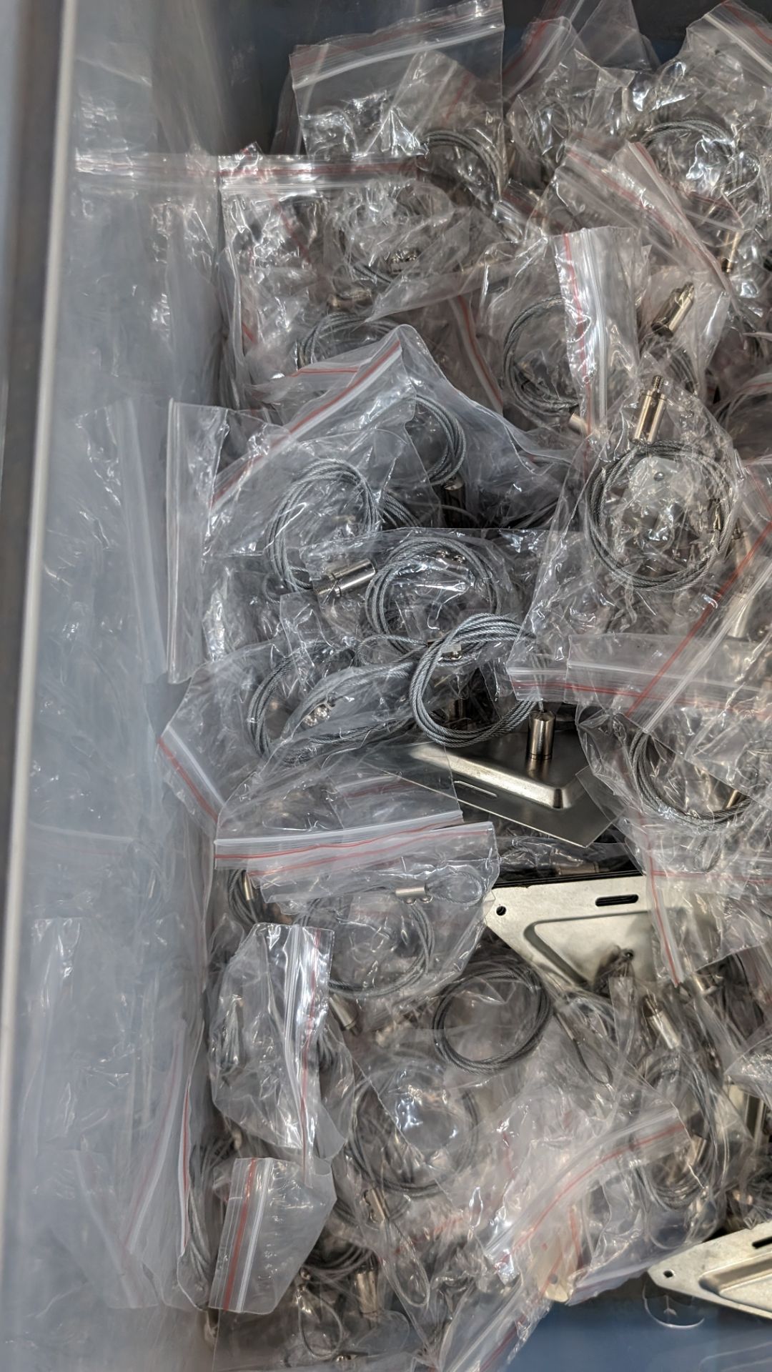 The contents of a crate of wire cable and fixing plates. For use with A1 and A2 panels - Image 5 of 7