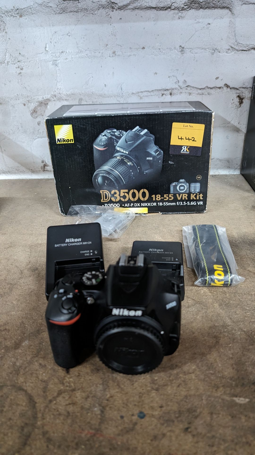 Nikon D3500 camera. Although this camera is in a box for a kit including a lens, this lot just comp - Image 8 of 8