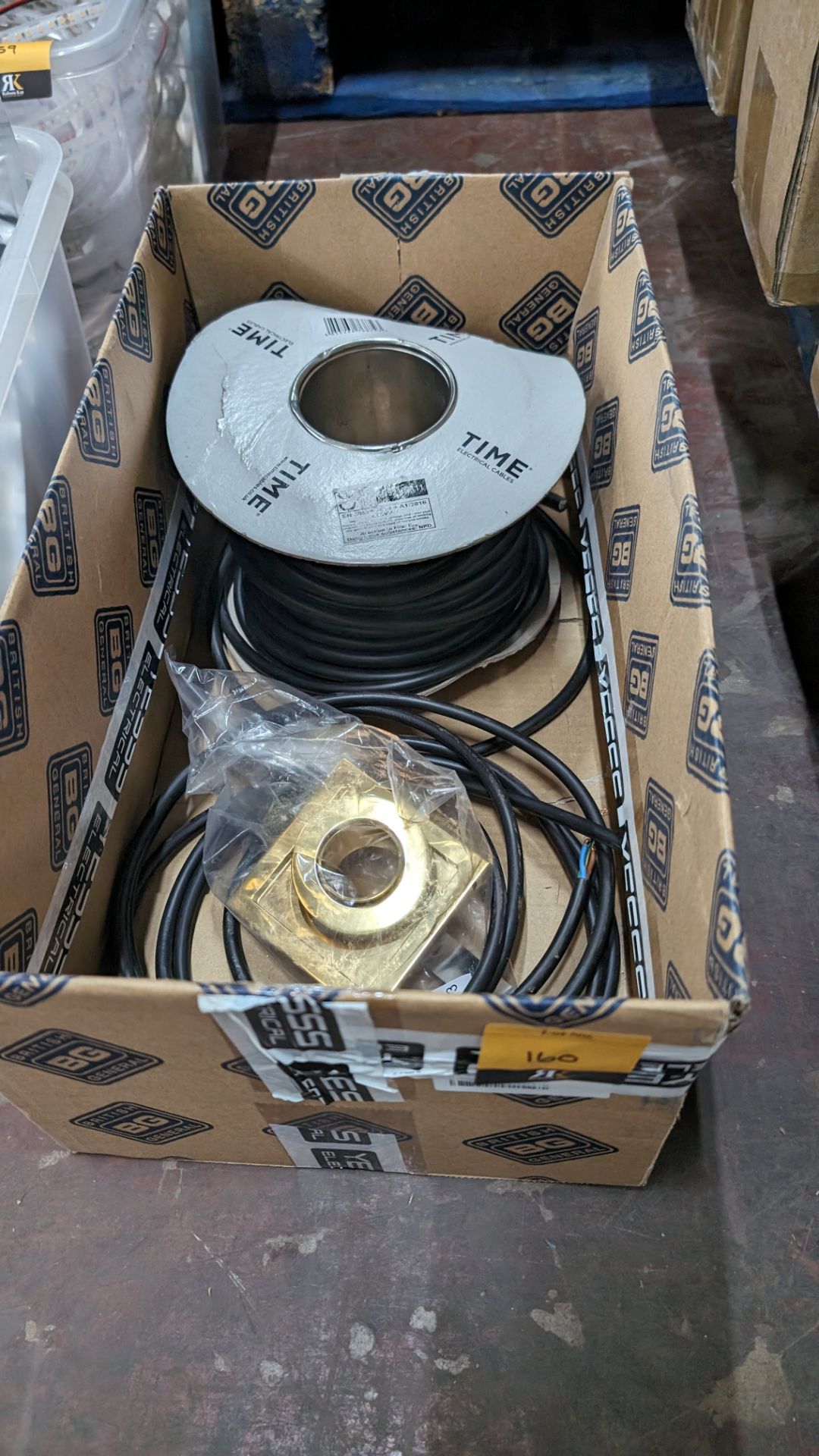 Box of cable plus light housing - Image 2 of 12