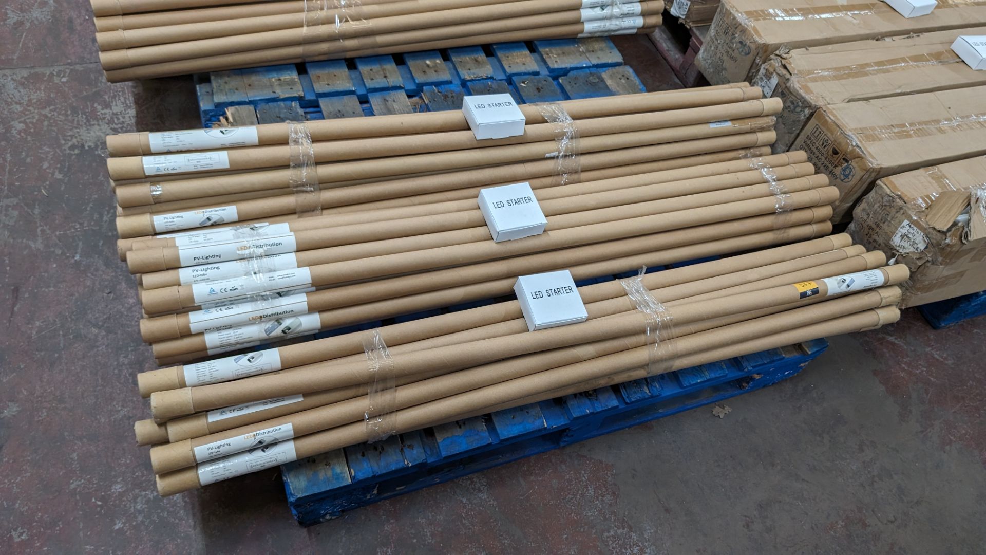 The contents of a pallet of 1500mm 30w 3600 lumens LED lighting tubes, 50,000 hours. Approximately