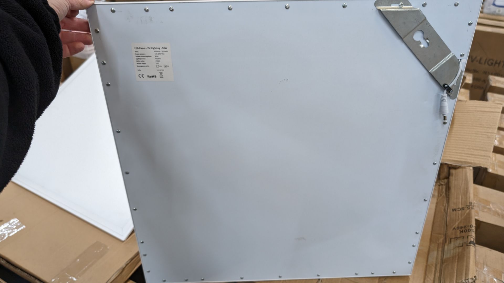 18 off 600mm x 600mm 36w 4500k 4320 lumens LED lighting panels. 36w drivers. This lot comprises 4 - Bild 10 aus 16