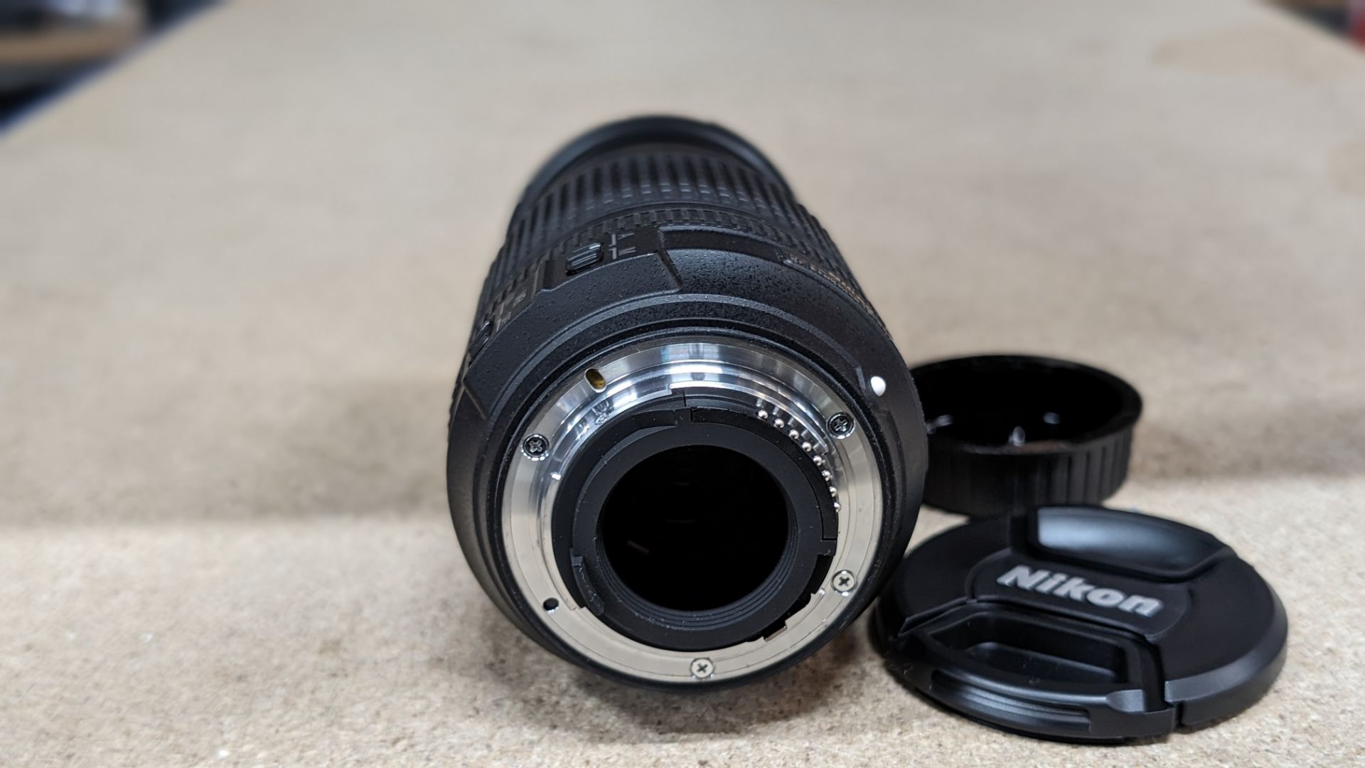 Nikon Nikkor lens AF-S DX Nikkor 18-140mm 1:3.5-5.6G ED VR - Bild 5 aus 13