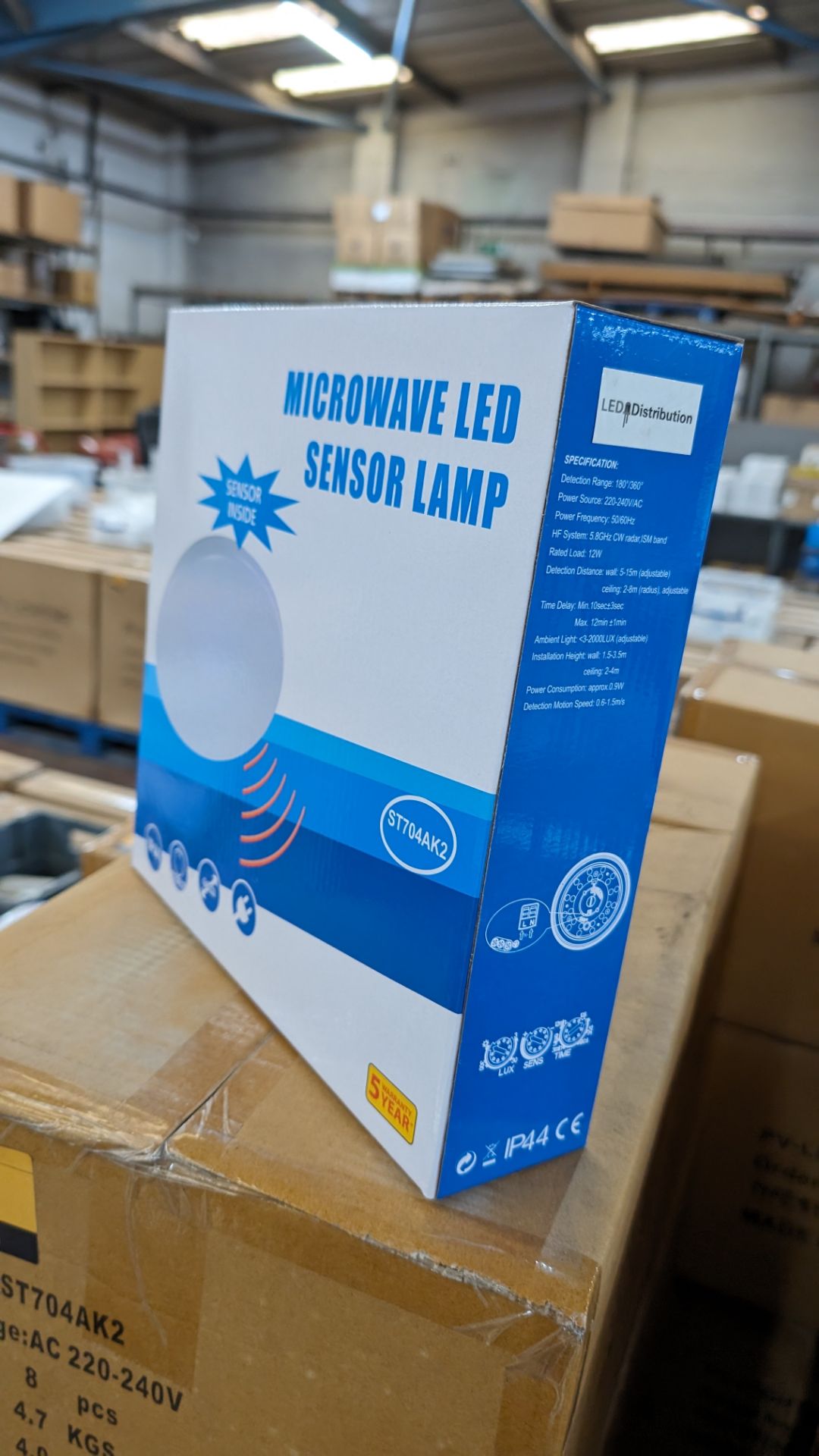 32 off microwave LED sensor lamps. IP44. 12w rated load (one stack) - Image 3 of 5