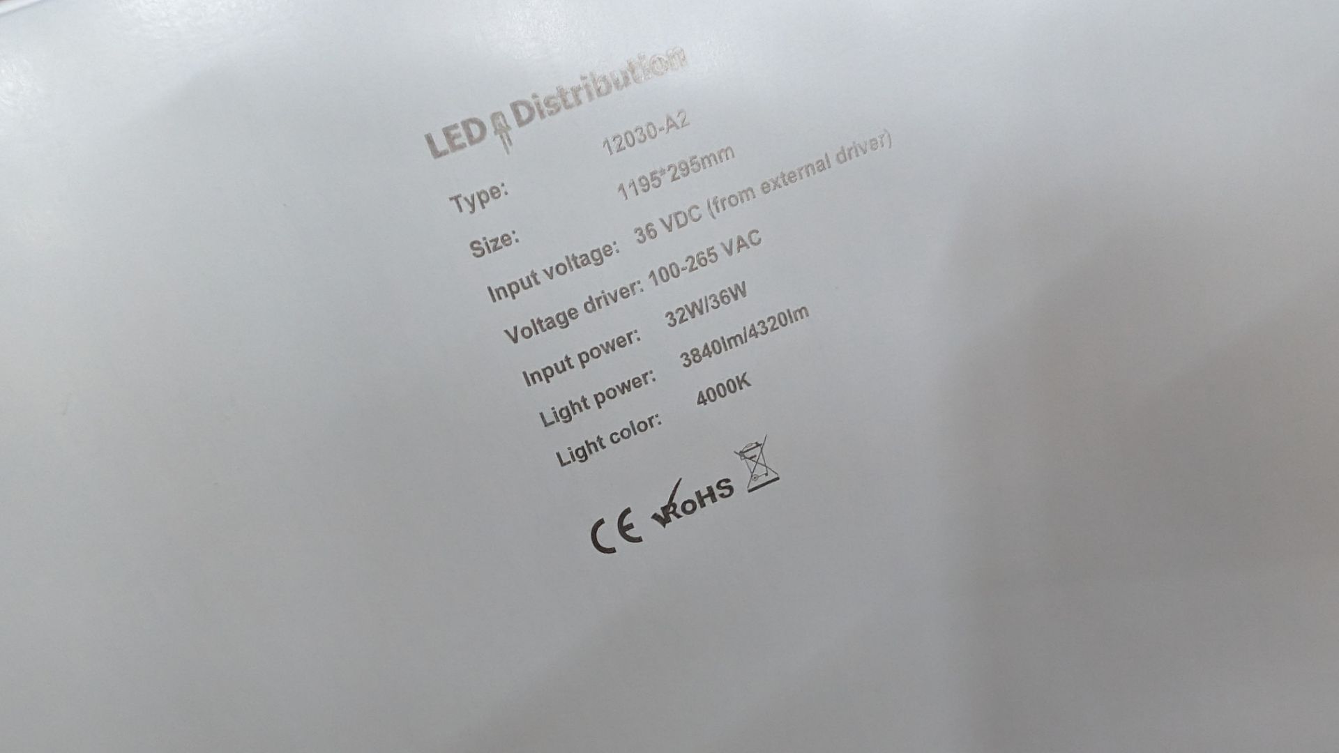 26 off Elegance Premium Eco 1195mm x 295mm LED lighting panels. 4000k. 32/36w input power. 36w dr - Bild 5 aus 7