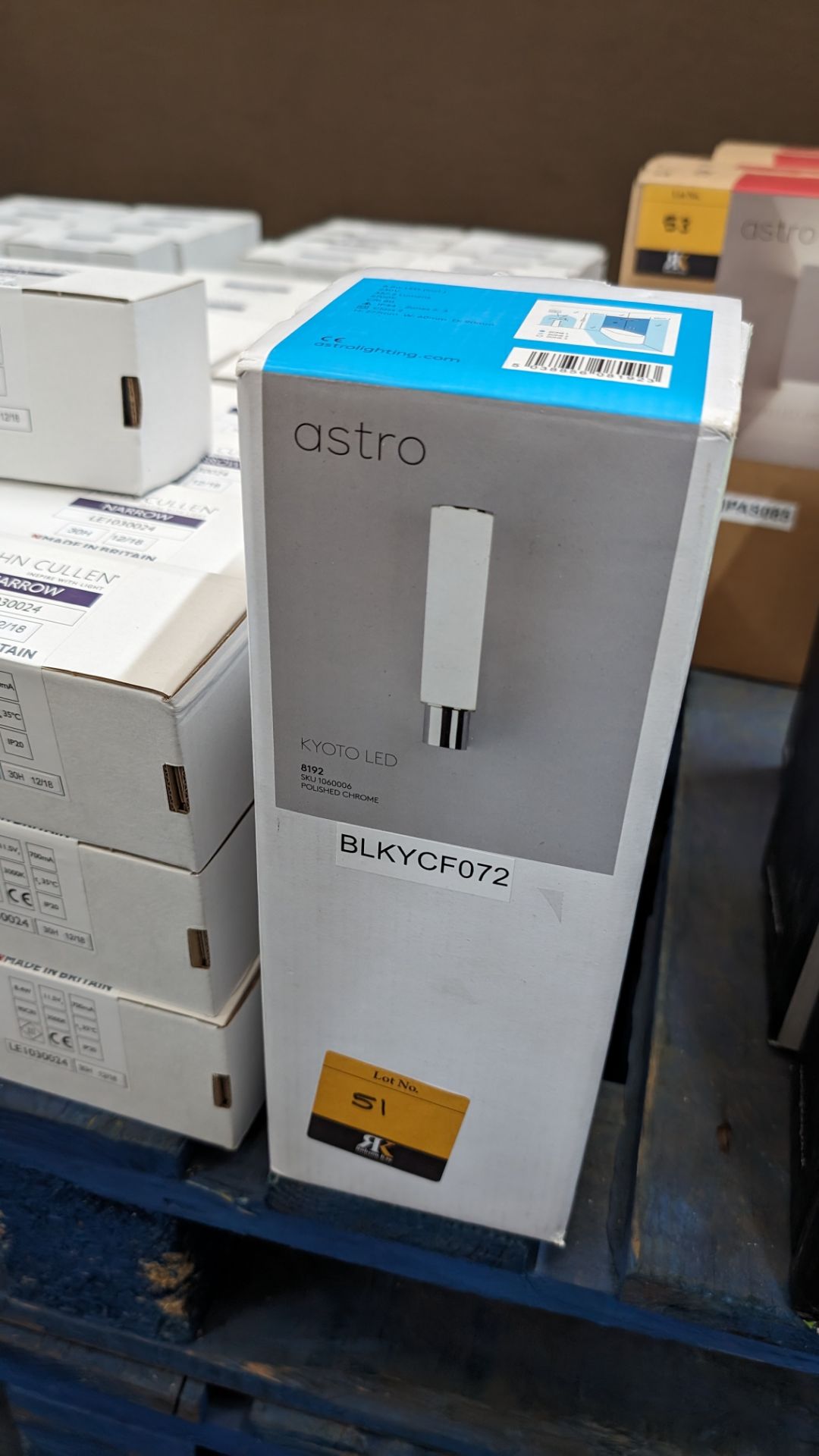 Astro Kayoto LED polished chrome wall lamp