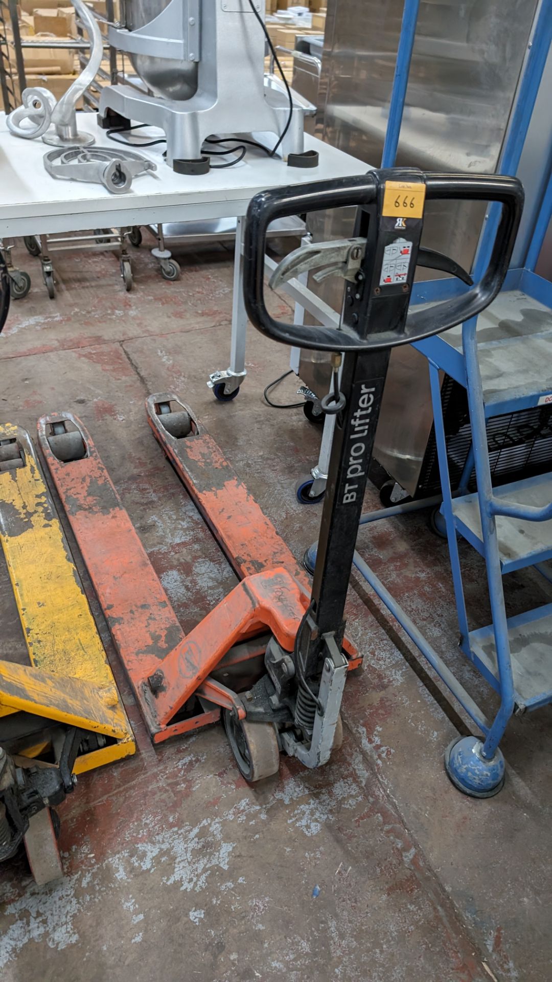 Euro pallet truck, 2,300kg