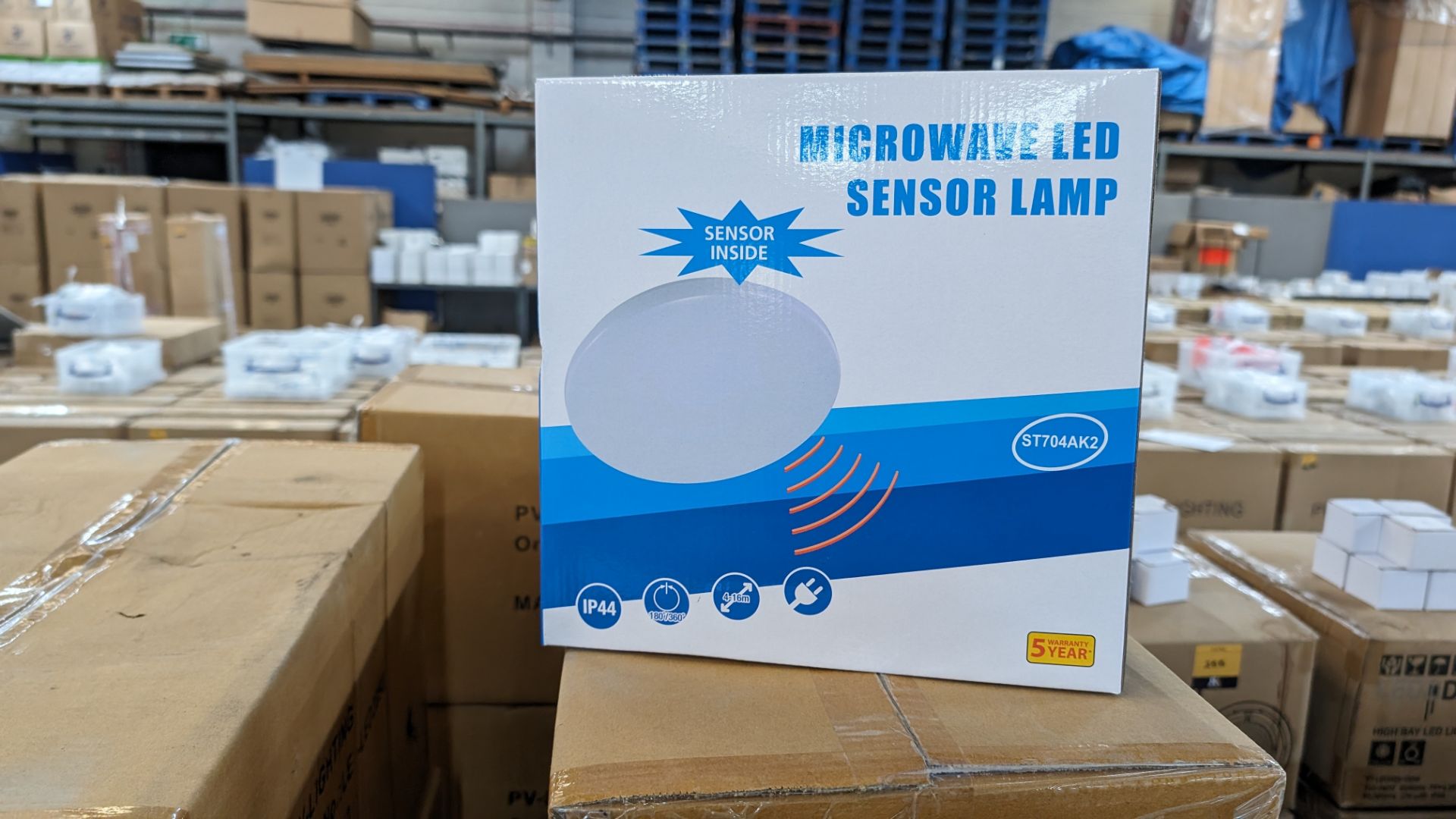 32 off microwave LED sensor lamps. IP44. 12w rated load (one stack)