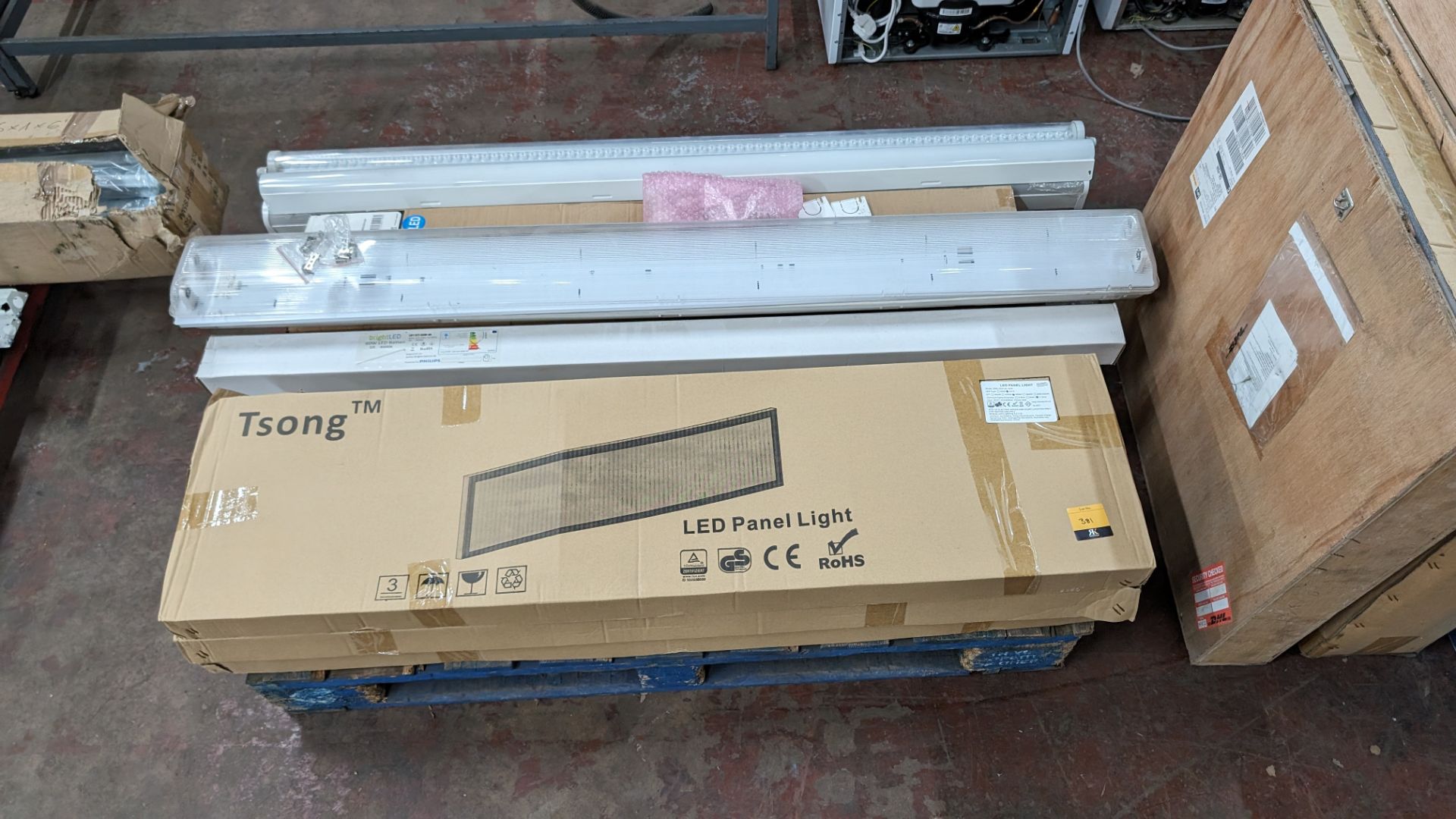 Quantity of assorted lighting comprising the contents of a pallet of panel lights and batten fitting - Image 6 of 17