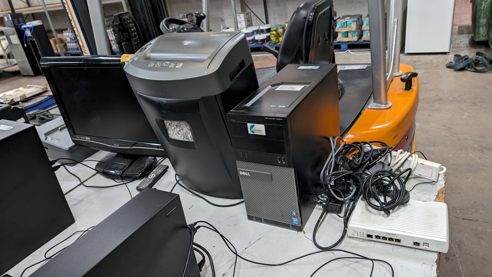 Mixed IT lot comprising TV, shredder, desktop computer, modem and power packs - Image 3 of 8