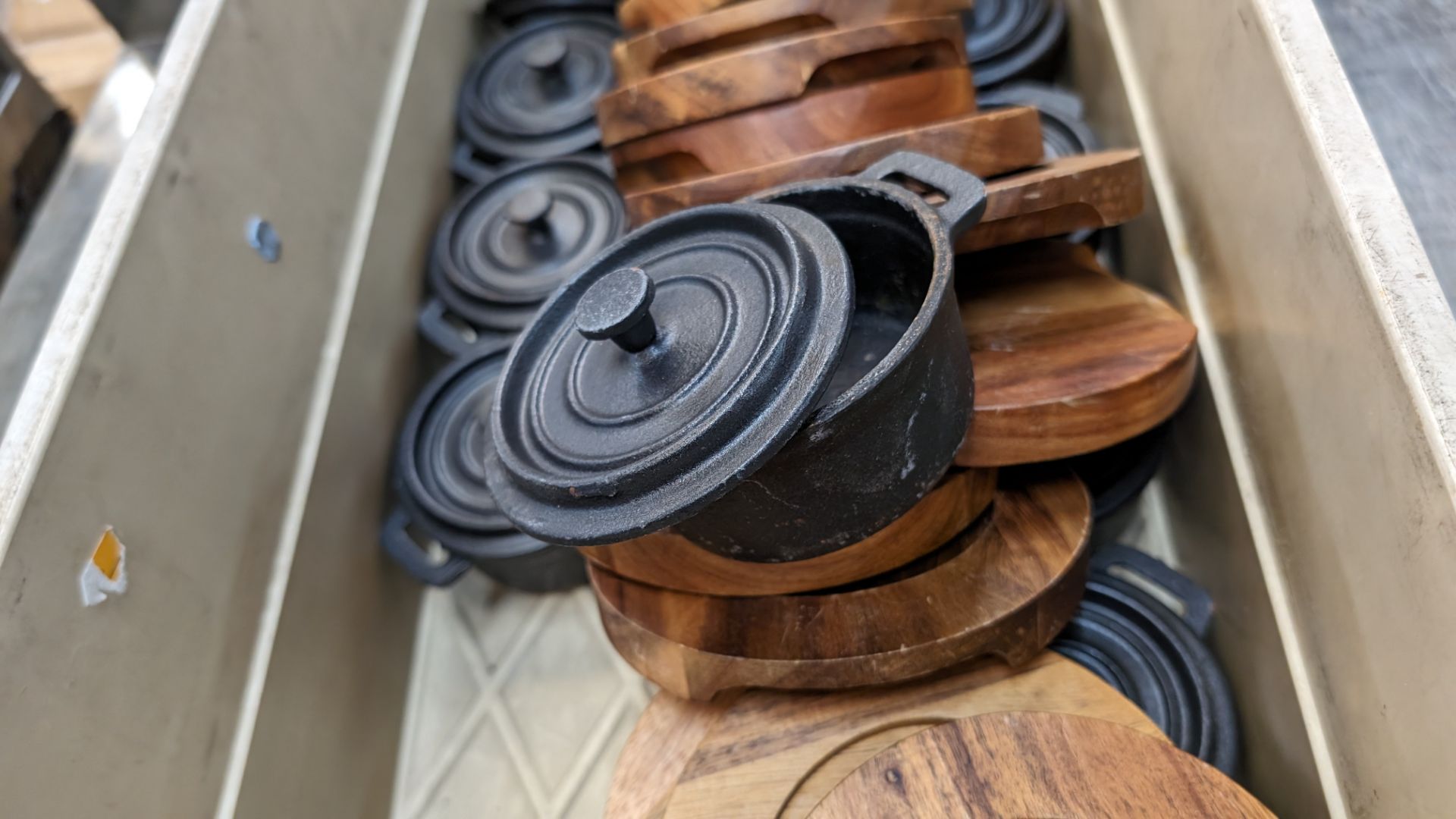 The contents of a crate of Utopia cast iron small pots with lids plus a quantity of wooden stands fo - Bild 6 aus 6