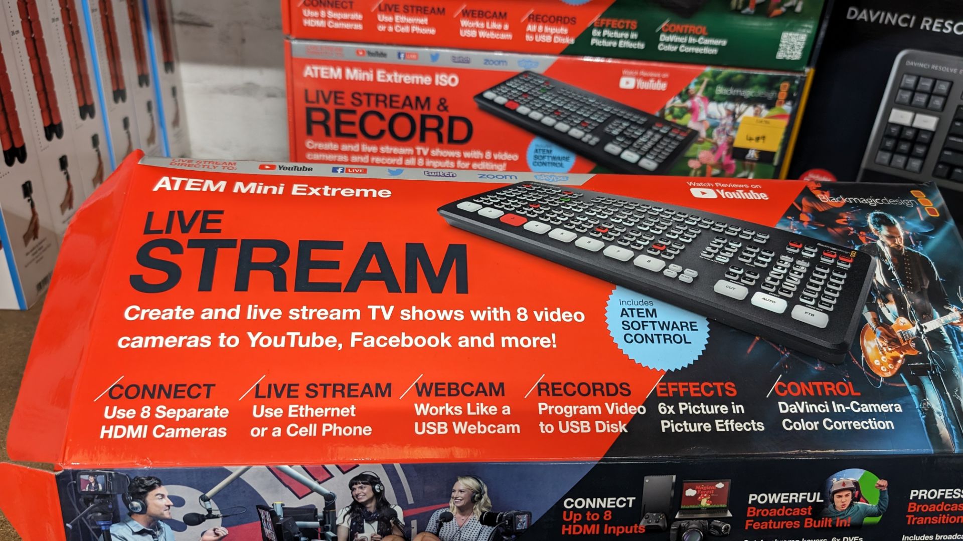 Blackmagic Design ATEM Mini Extreme live stream and record editing keyboard - Bild 2 aus 5