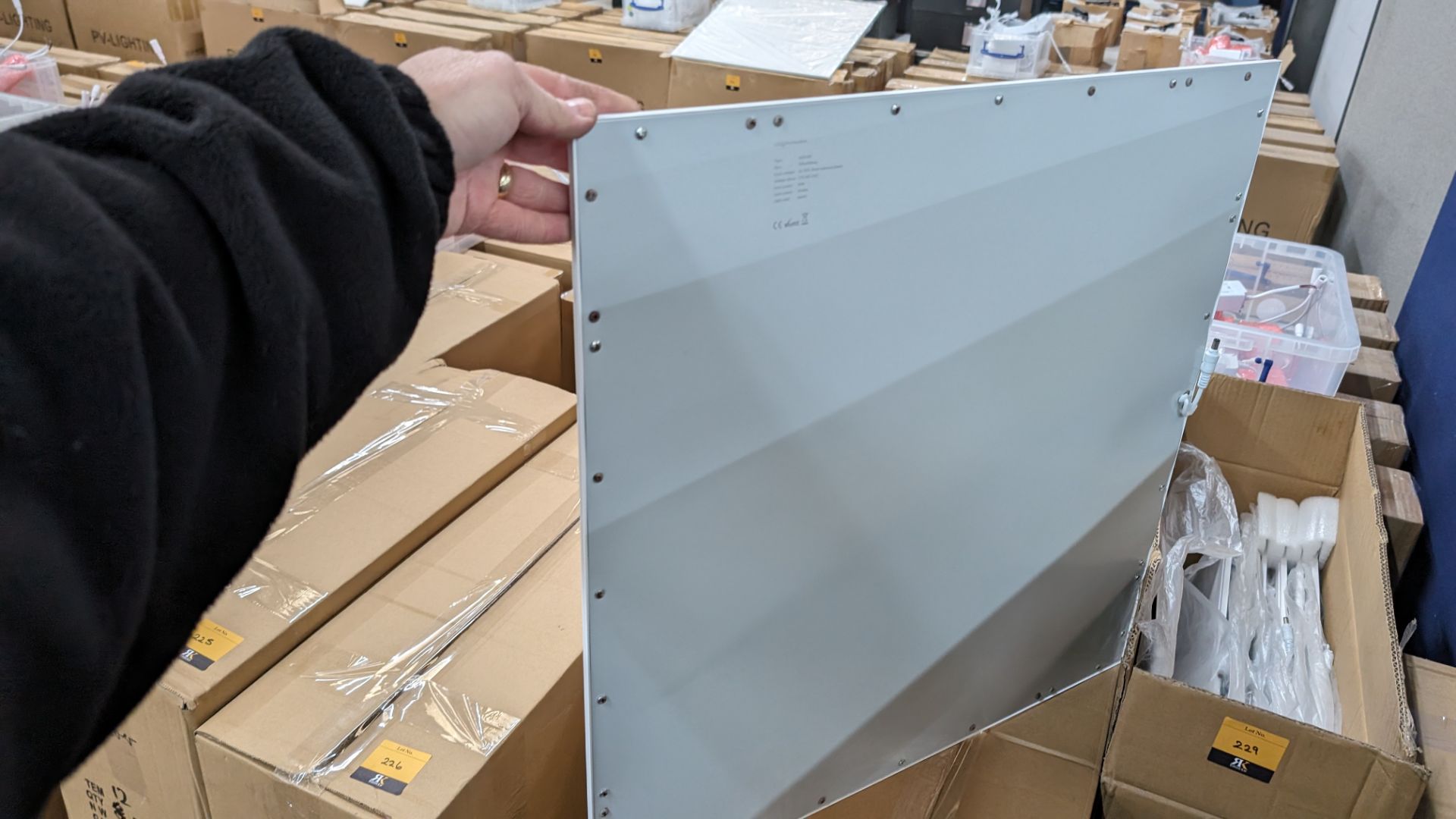 8 off 595mm x 595mm 4000k 45w LED lighting panels, each including driver - 1 carton - Image 4 of 5