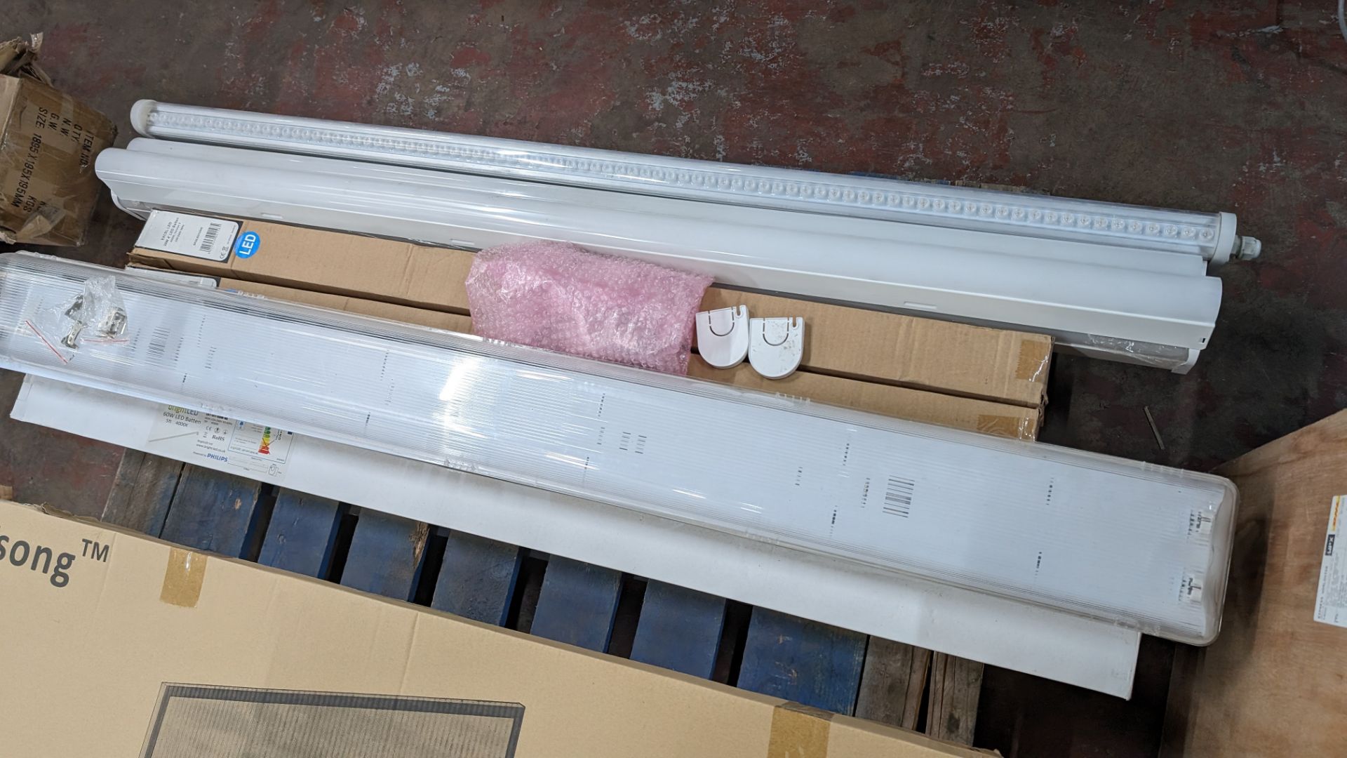 Quantity of assorted lighting comprising the contents of a pallet of panel lights and batten fitting - Image 14 of 17