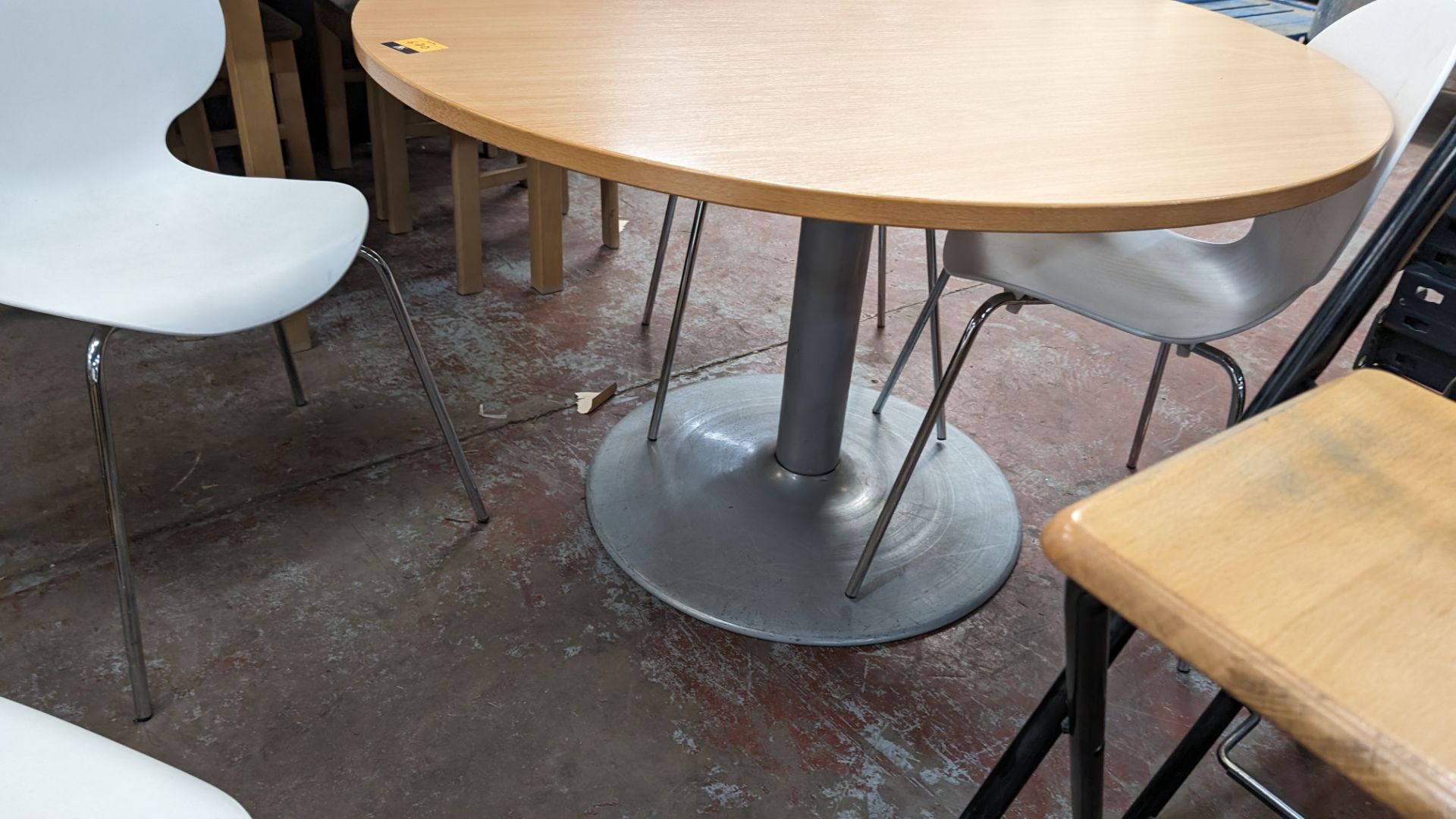 Round single pedestal table, approximately 1,200mm diameter - Bild 4 aus 5