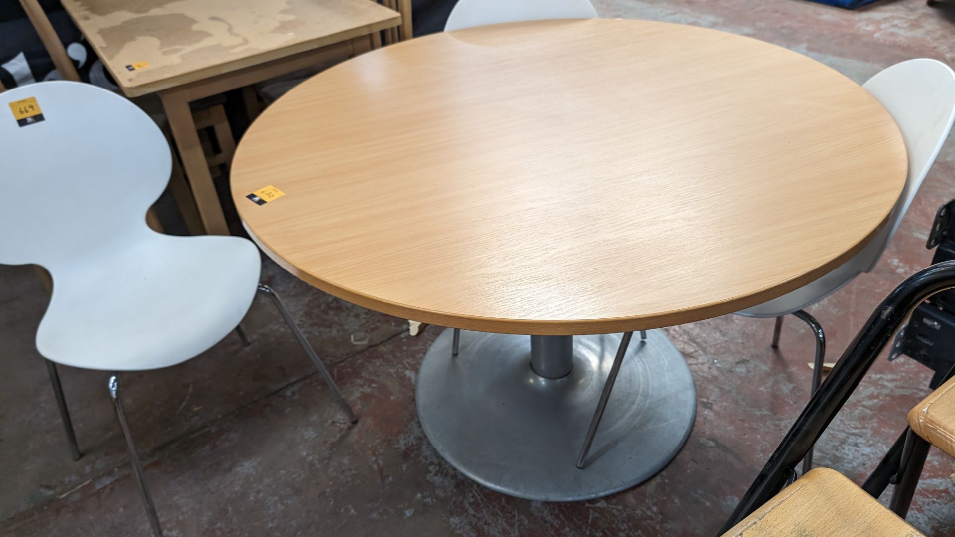 Round single pedestal table, approximately 1,200mm diameter - Bild 3 aus 5