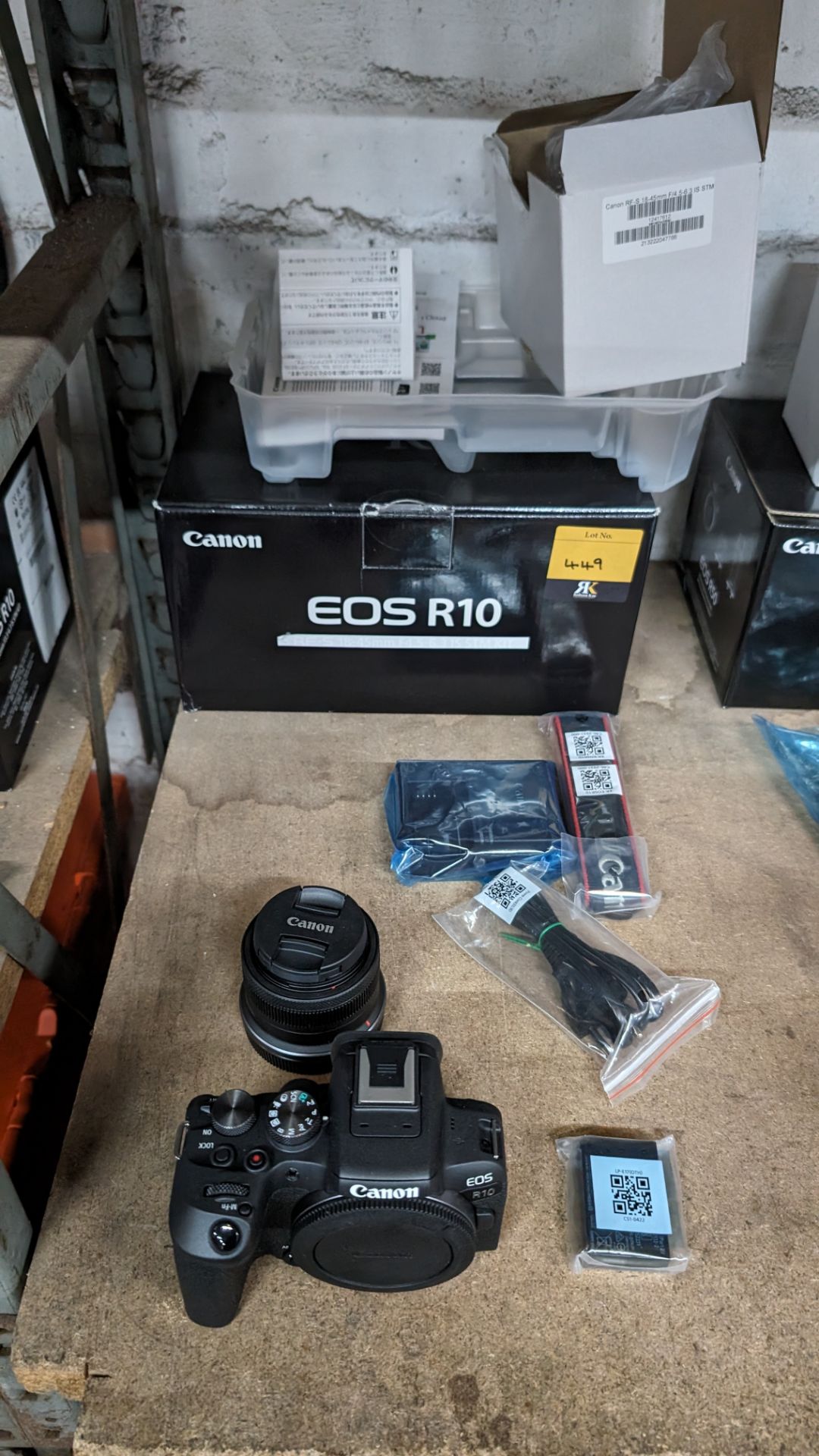 Canon EOS R10 camera kit, including 18-45mm lens, plus strap, battery, charger, cable and more - Image 3 of 14