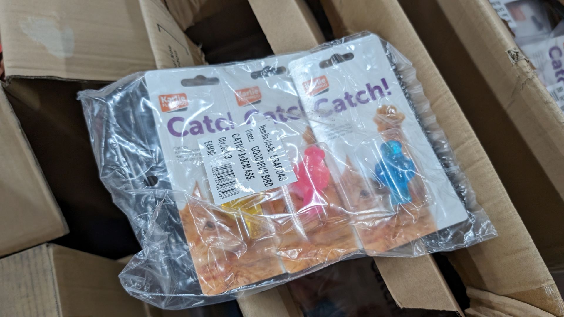 Box of Catch cat toys - assorted colours - Image 2 of 6